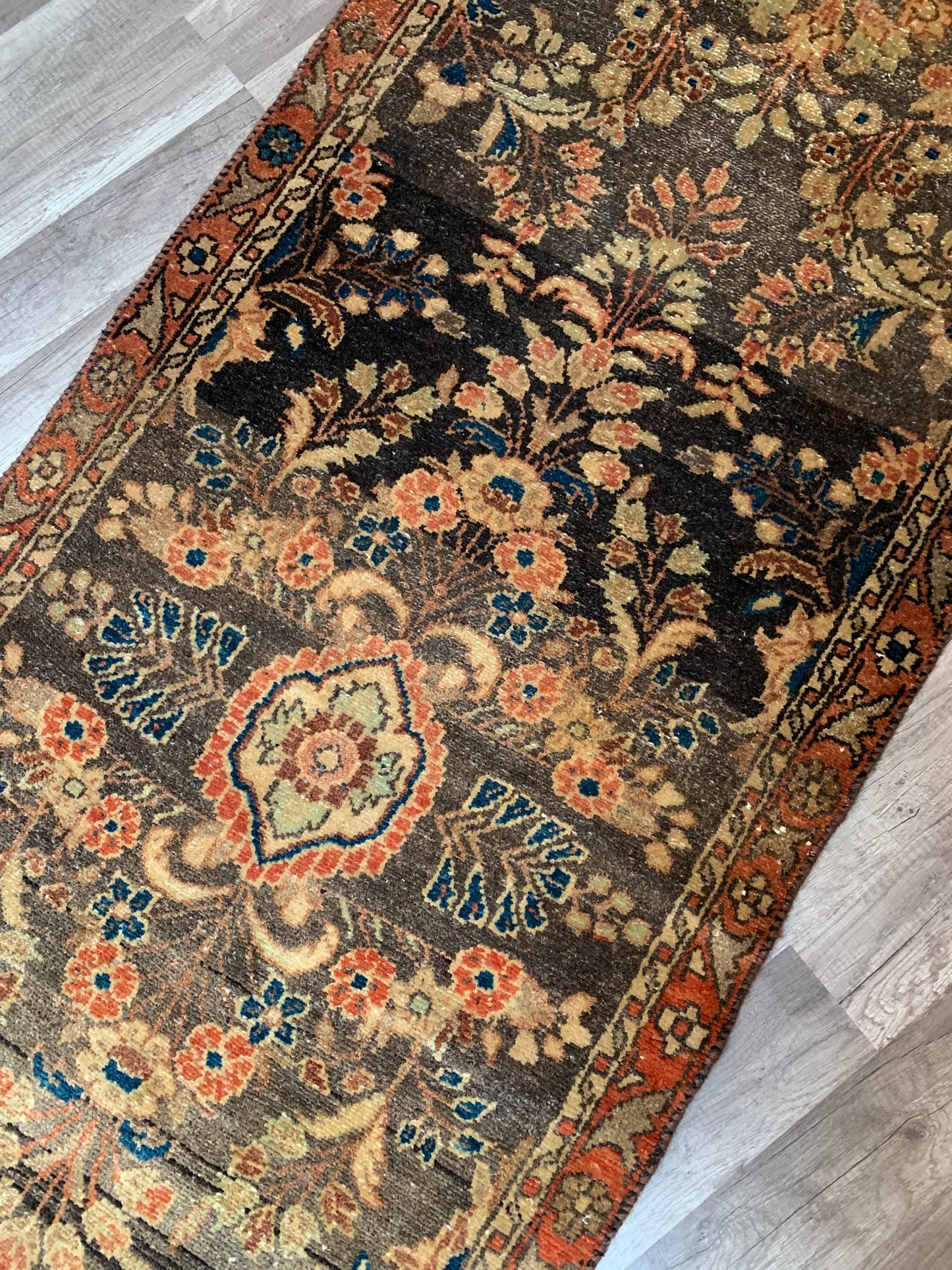 Vintage Persian Runner Rug No. R1172 - 2.7' x 9.3'