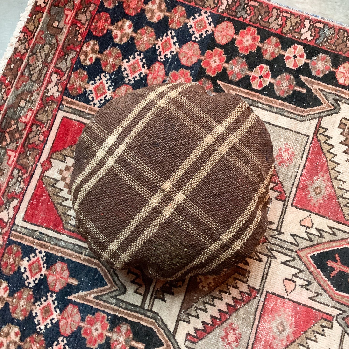 No. P292 - 16" Round Turkish Rug Pillow Cover