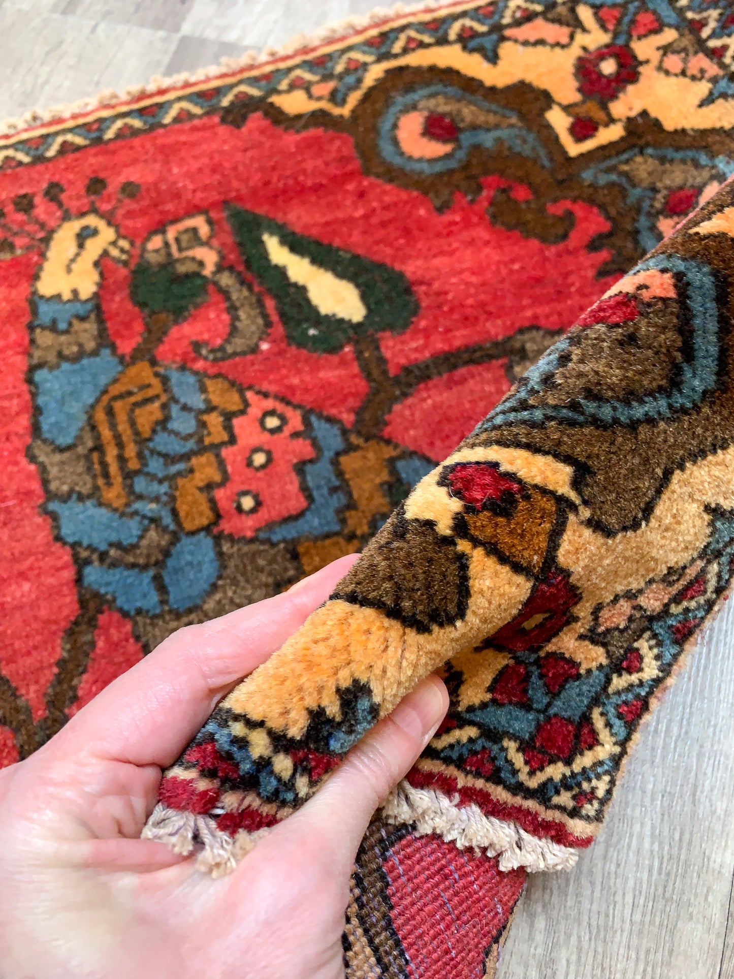 Vintage Persian Mini Pictorial Rug 1.'6x2.5' - No. 643