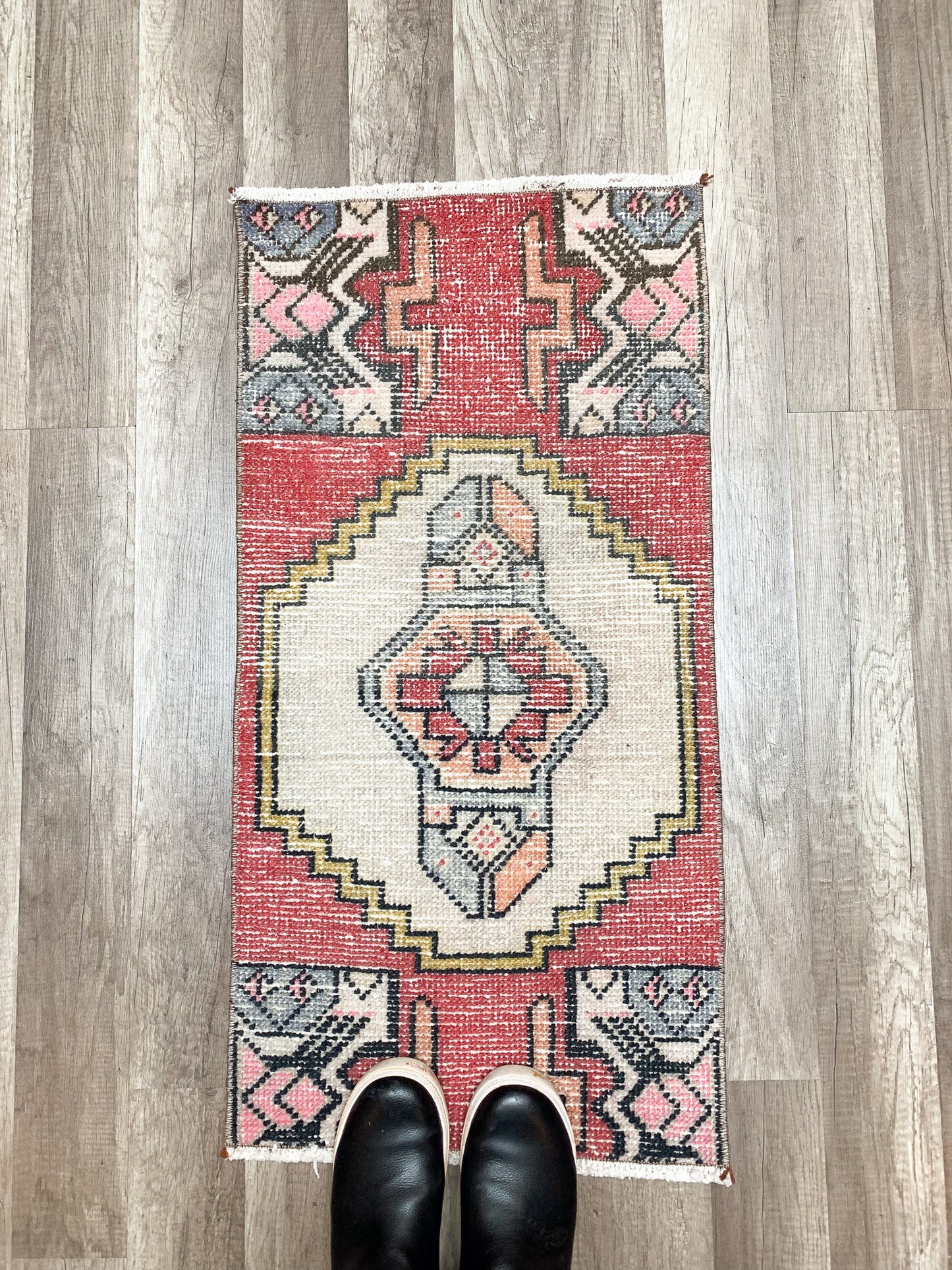 No. 602 - 1.4' x 3.0' Vintage Turkish Mini Rug