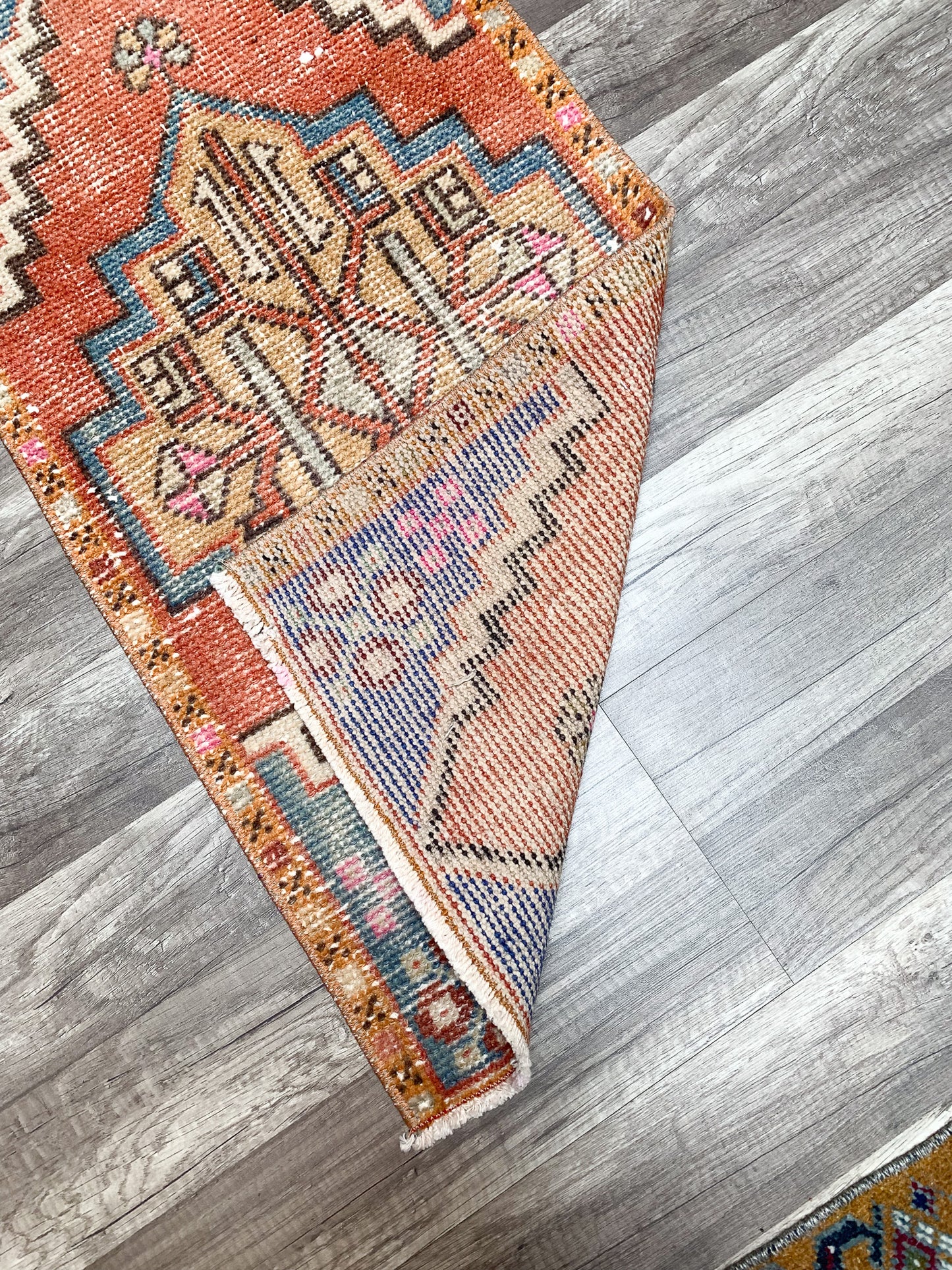 No. 601 - 1.5' x 2.9' Vintage Turkish Mini Rug