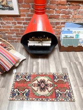 Load image into Gallery viewer, No. 611 - 1.5&#39; x 3.0&#39; Vintage Turkish Mini Rug
