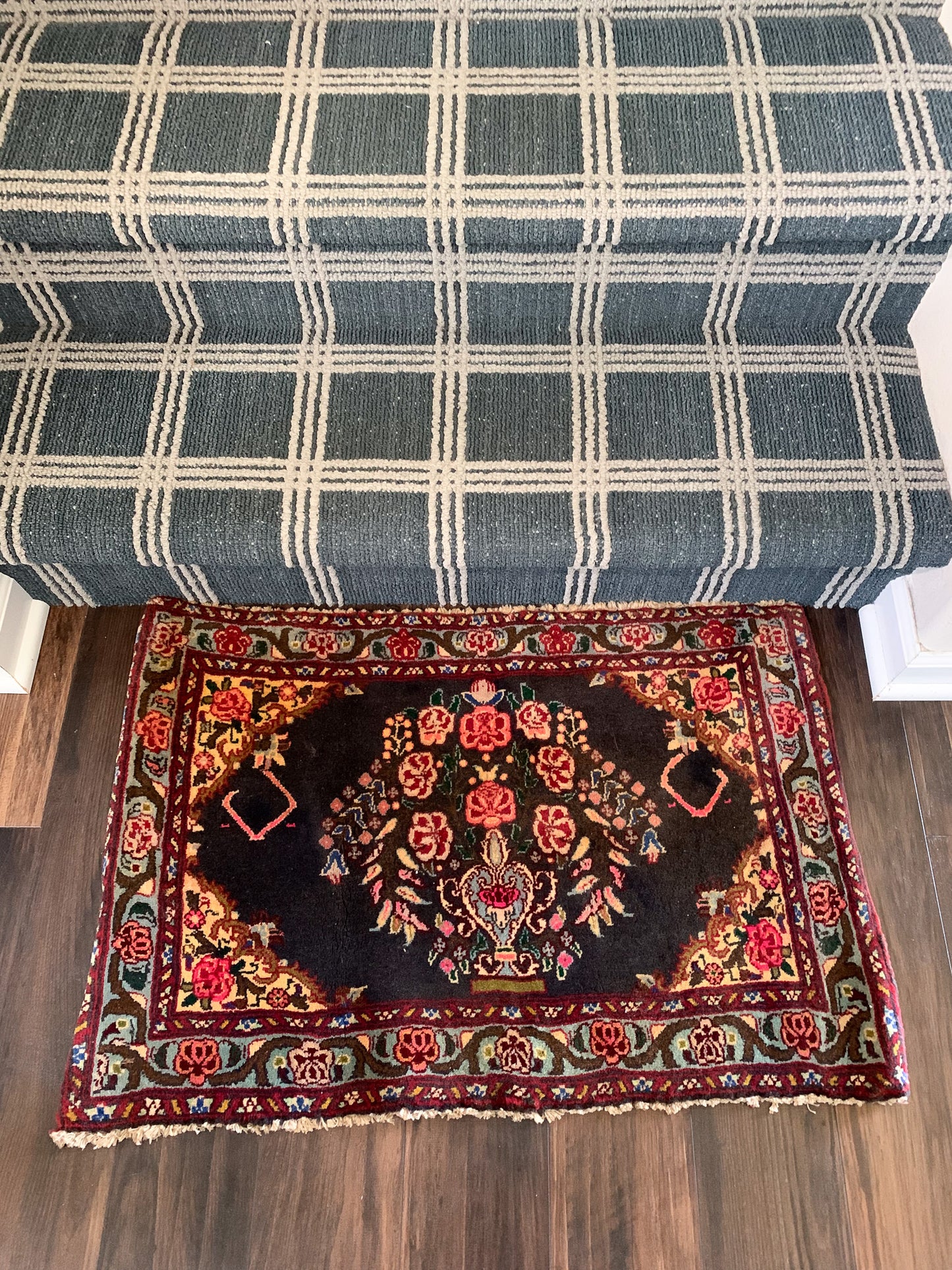 Vintage Persian Pictorial Rug No. PR1165 - 1.9' x 2.7'