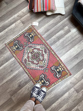 Load image into Gallery viewer, No. 608 - 1.6&#39; x 3.0&#39; Vintage Turkish Mini Rug
