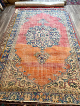 Load image into Gallery viewer, A1109 - 5.6&#39; x 9.4&#39; Vintage Turkish Area Rug
