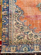 Load image into Gallery viewer, A1109 - 5.6&#39; x 9.4&#39; Vintage Turkish Area Rug
