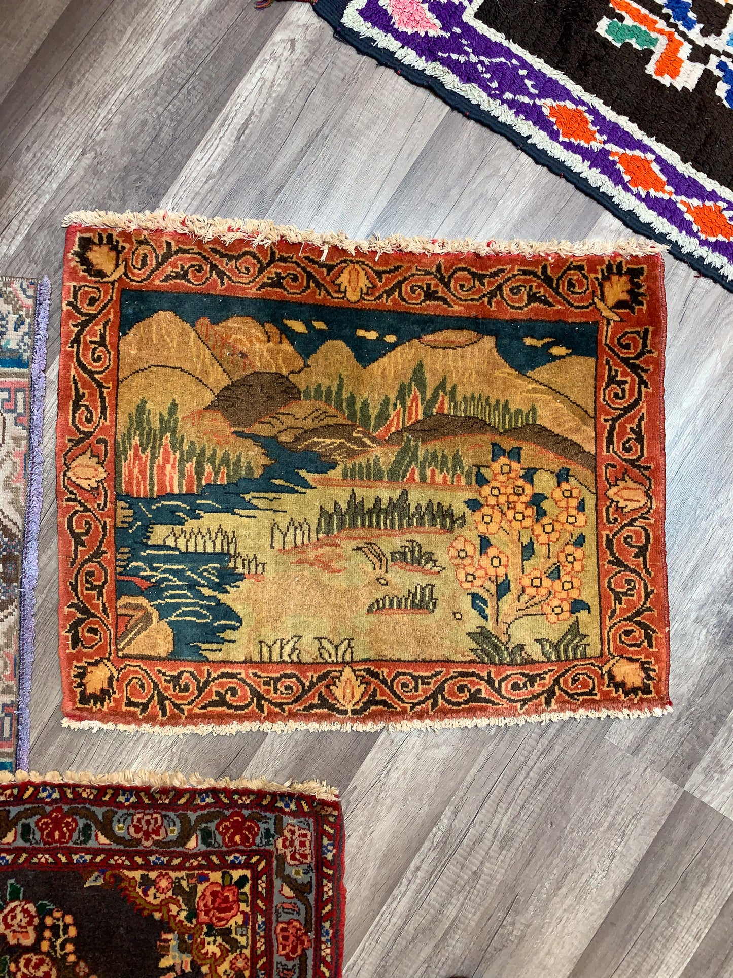 Vintage Persian Pictorial Rug No. PR1169 - 1.8' x 2.1'