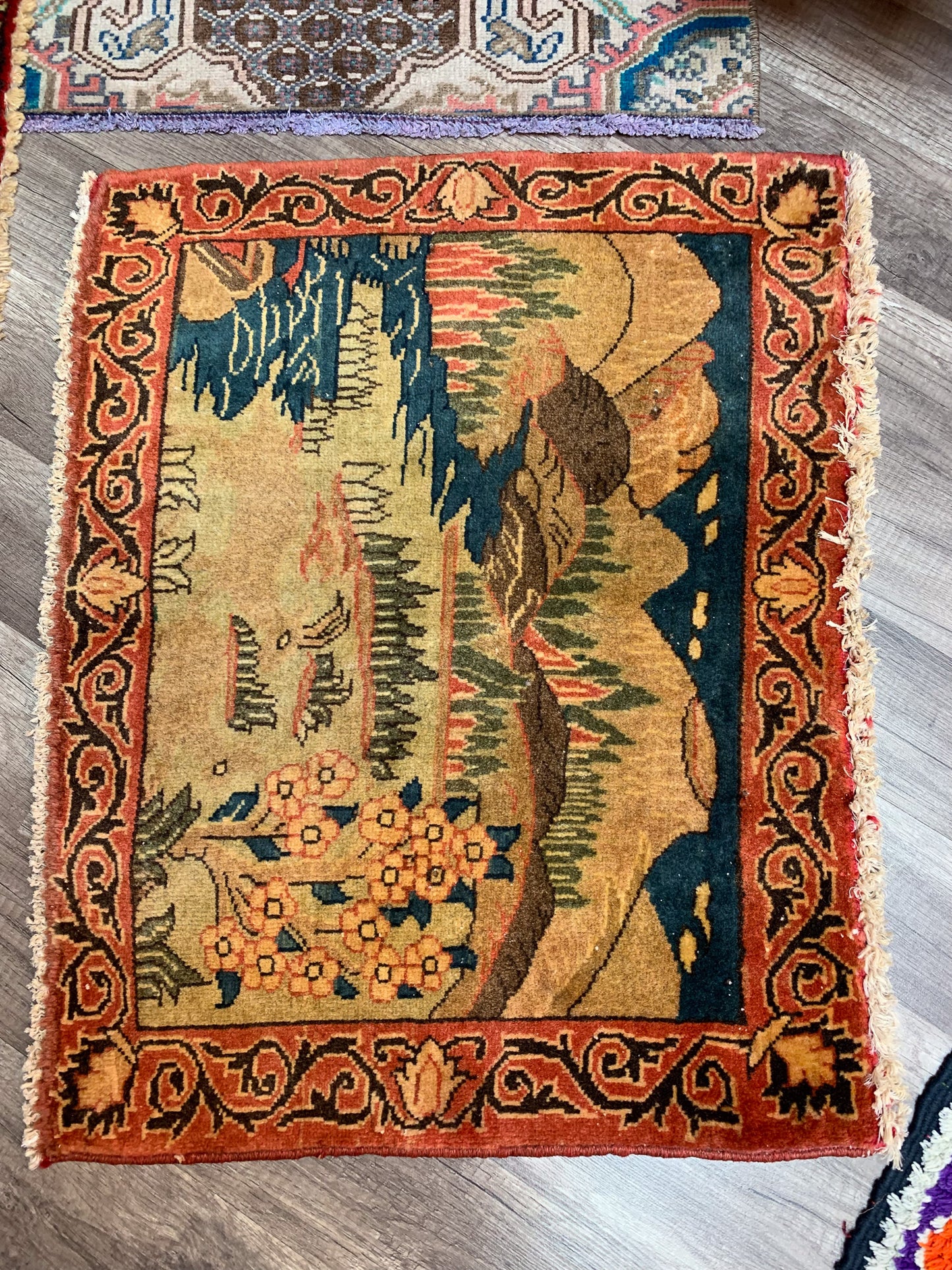 Vintage Persian Pictorial Rug No. PR1169 - 1.8' x 2.1'
