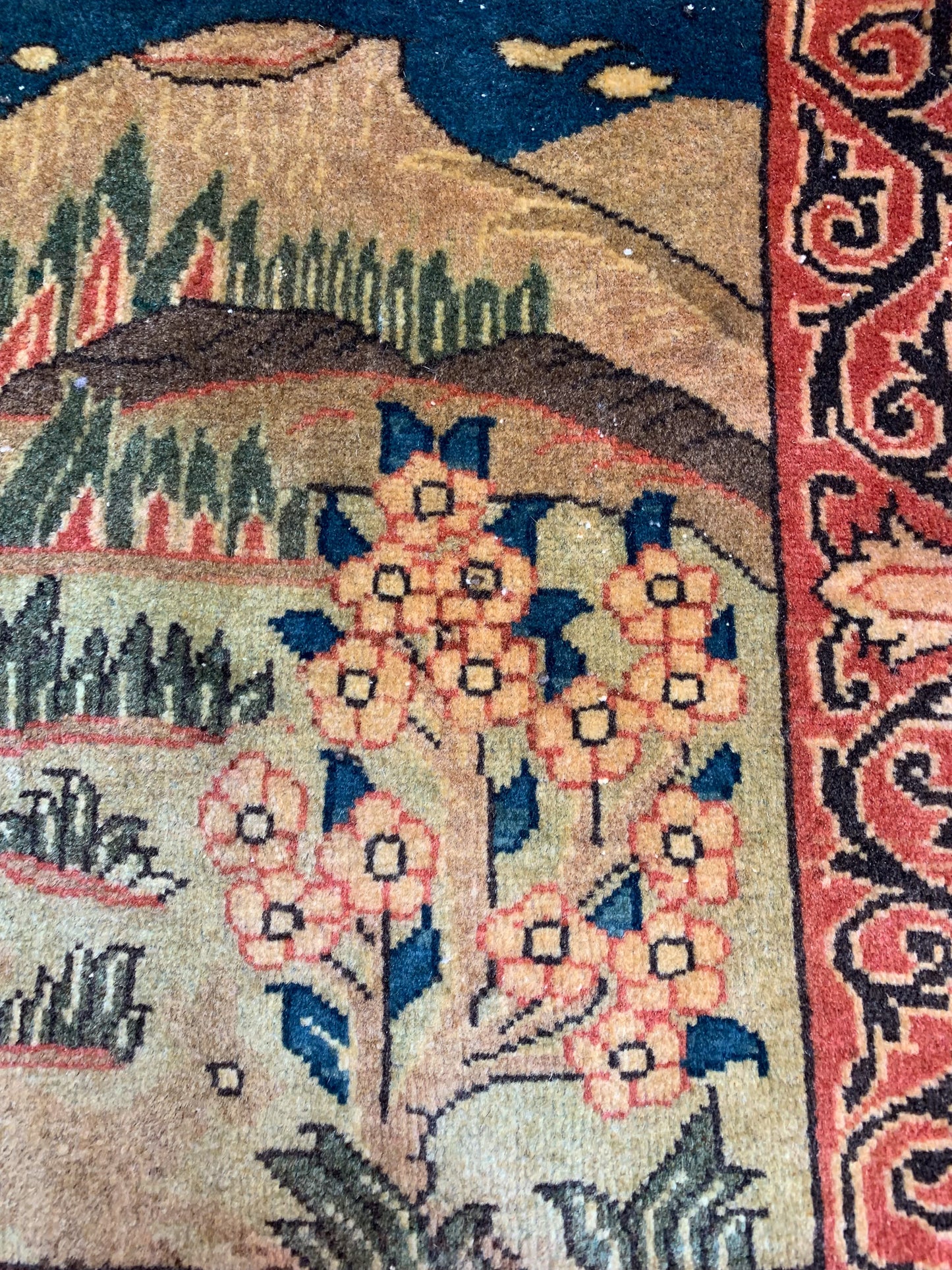 Vintage Persian Pictorial Rug No. PR1169 - 1.8' x 2.1'