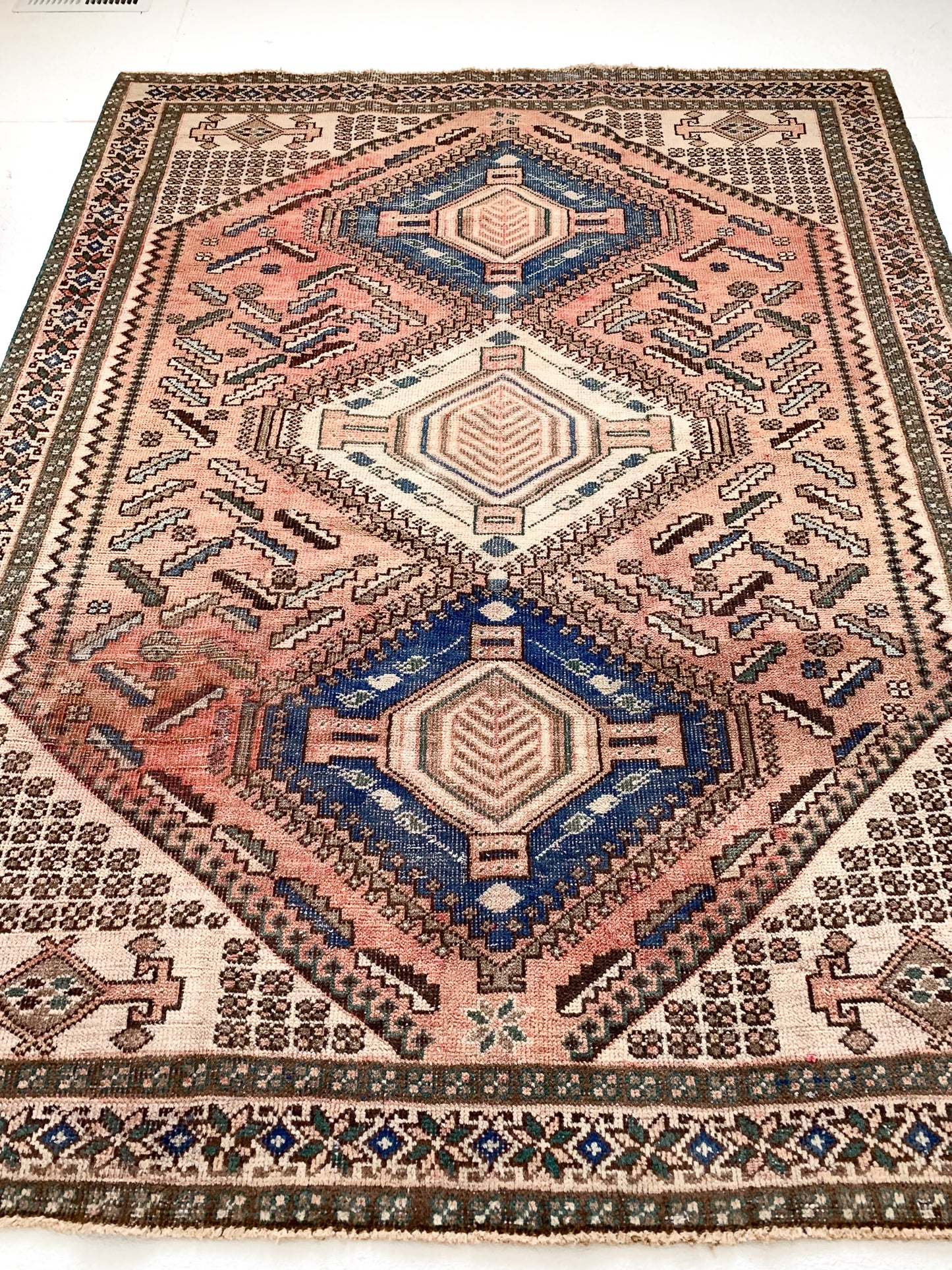 A1117- 4.8' x 6.4' Vintage Persian Tribal Area Rug