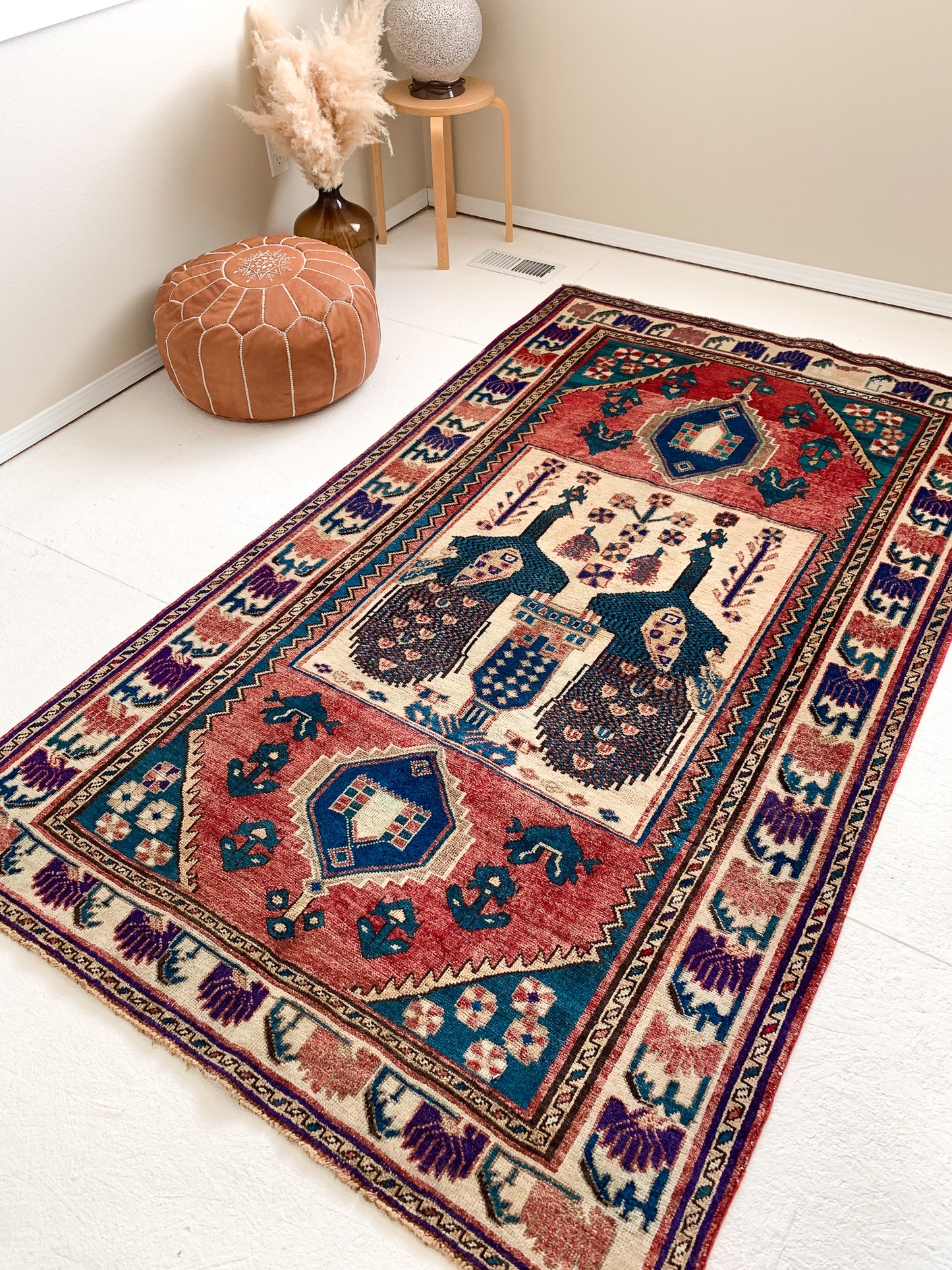 A1119 - 4.5' x 7.5' Vintage Persian Shiraz Area Rug