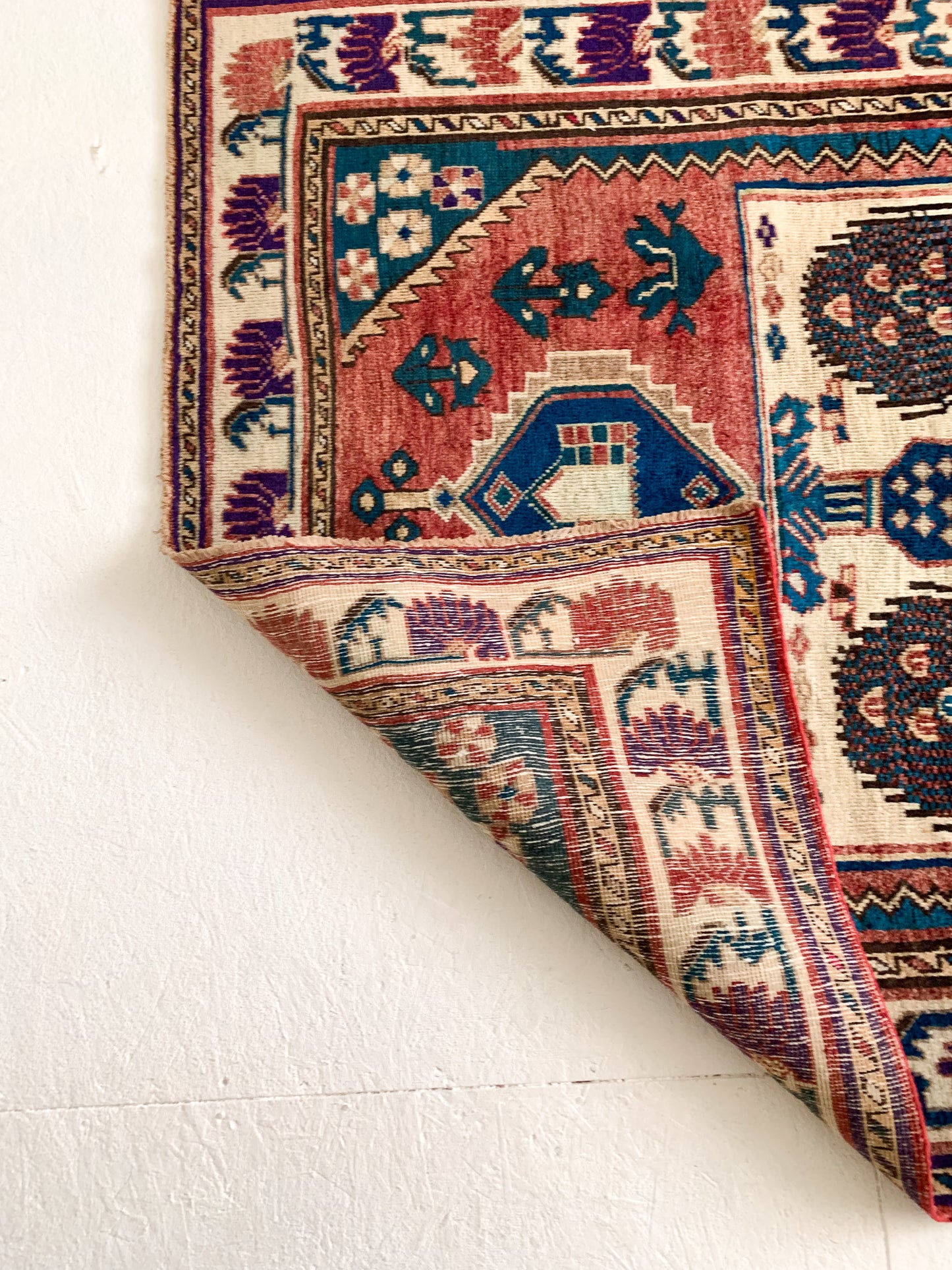 A1119 - 4.5' x 7.5' Vintage Persian Shiraz Area Rug