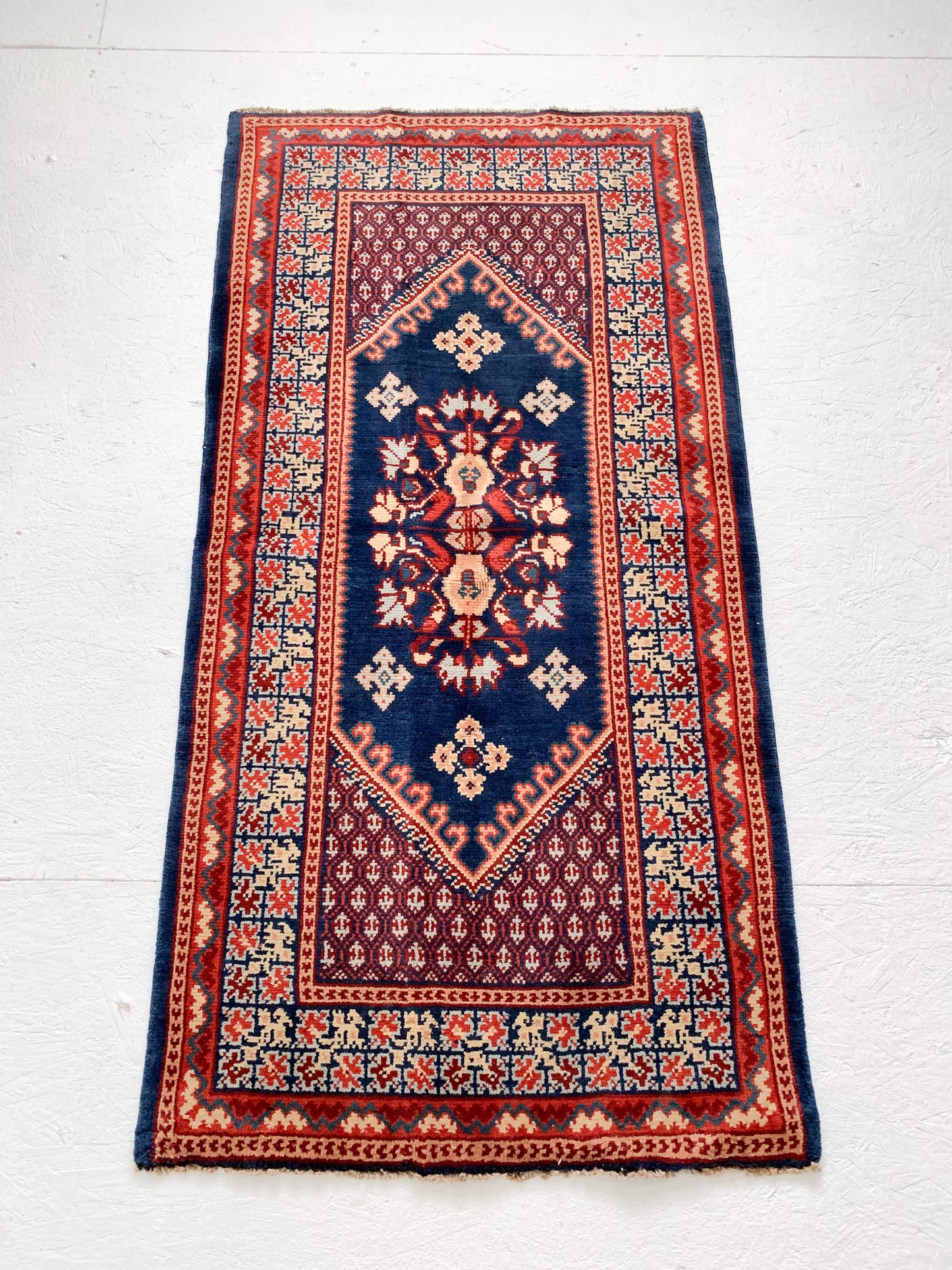 A1120 - 2.3' x 4.6' Vintage Persian Area Rug