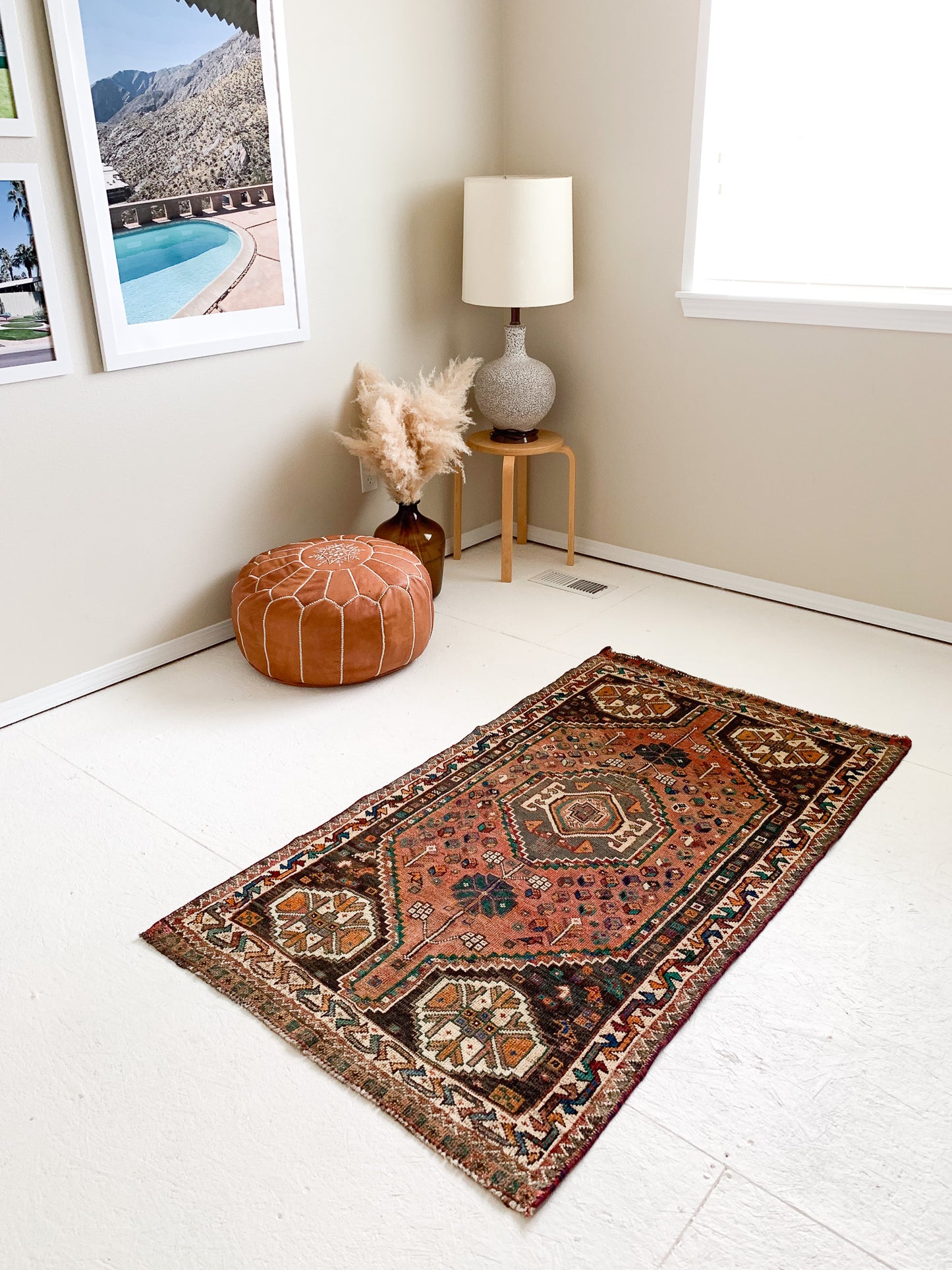 A1121 - 2.8' x 5.0' Vintage Persian Shiraz Area Rug
