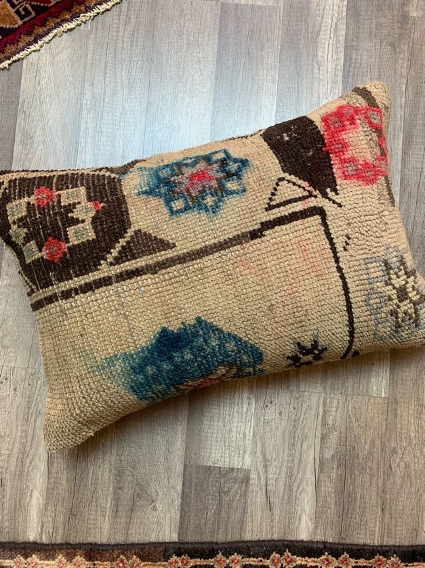 No. P382 - 16" X 24" Turkish Rug Pillow Cover
