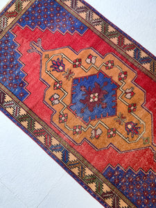No. A1052 - 4.1' x 7.8' Vintage Turkish Area Rug