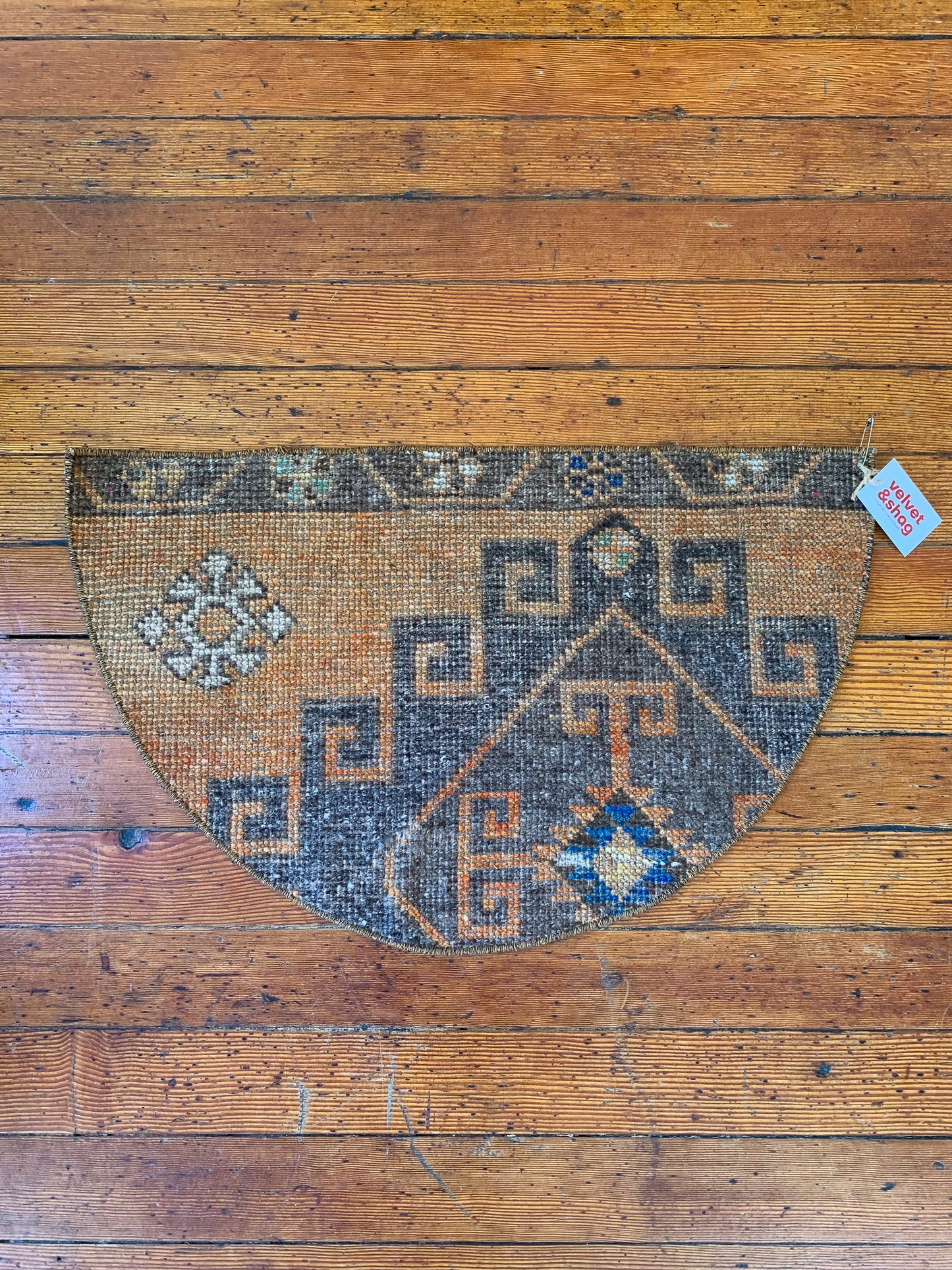 Vintage Turkish Mini Semi Circle Rug 1.5'x2.5' - No. SC104