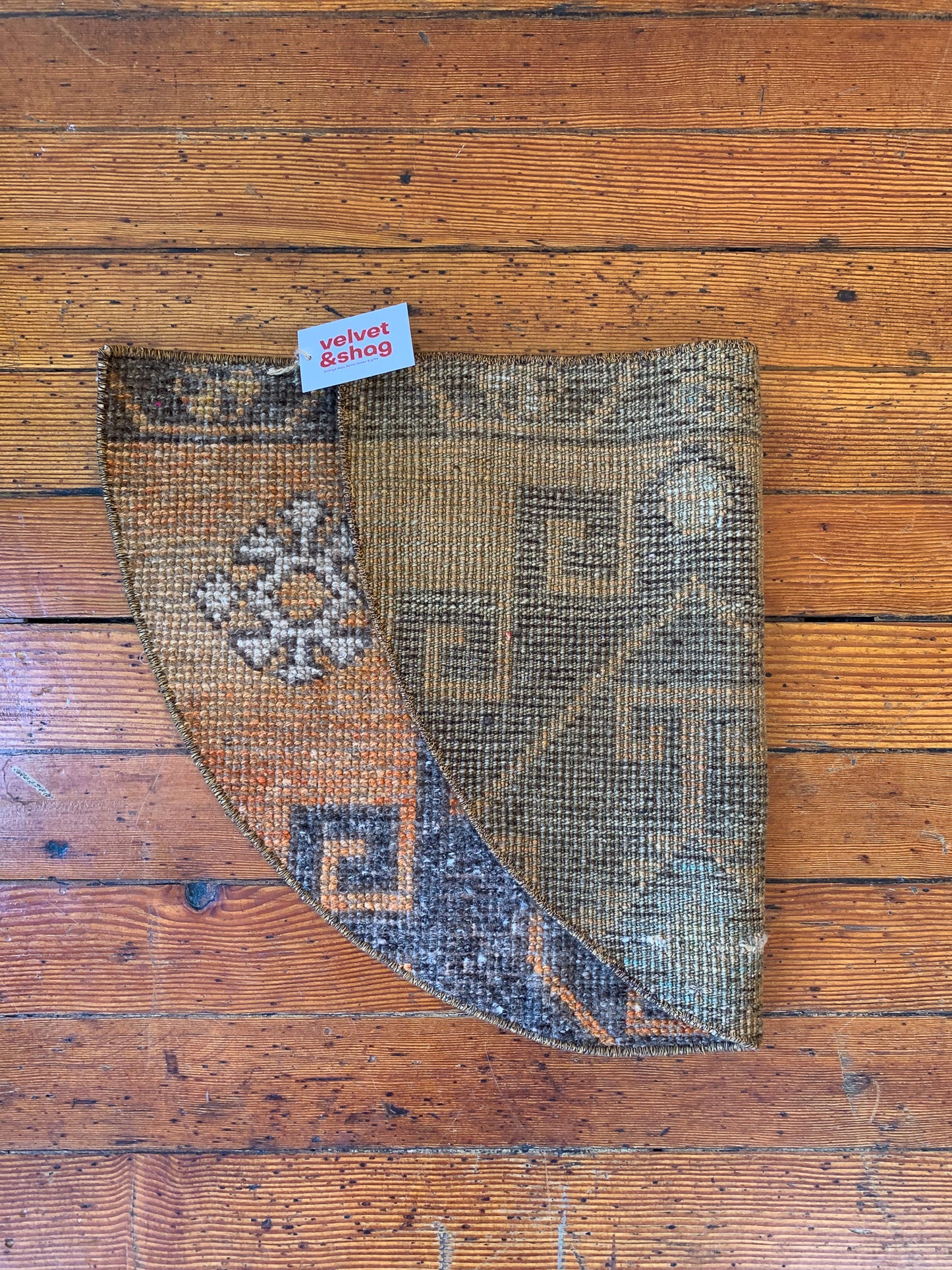 Vintage Turkish Mini Semi Circle Rug 1.5'x2.5' - No. SC104