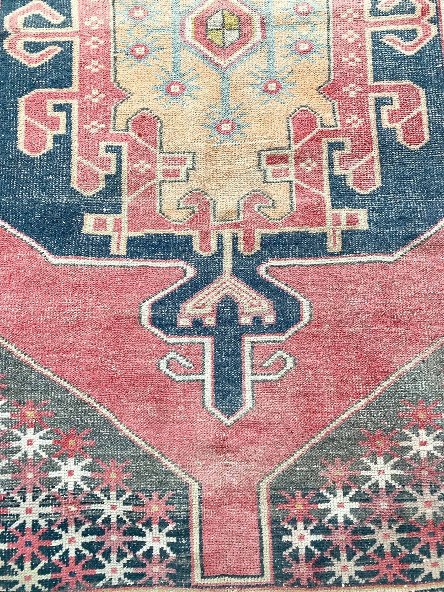 No. A1076 - 4.1' x 8.4' Vintage Turkish Area Rug