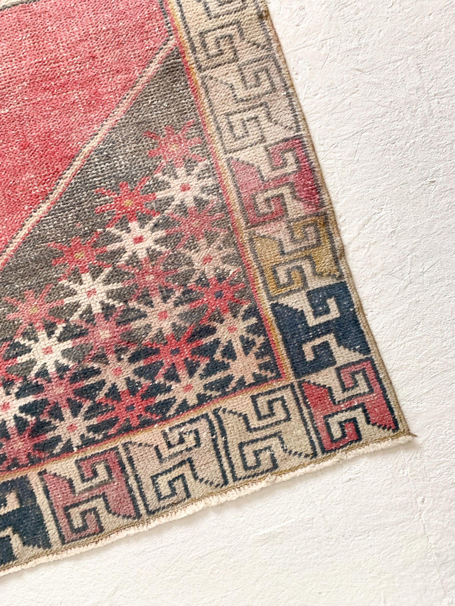 No. A1076 - 4.1' x 8.4' Vintage Turkish Area Rug