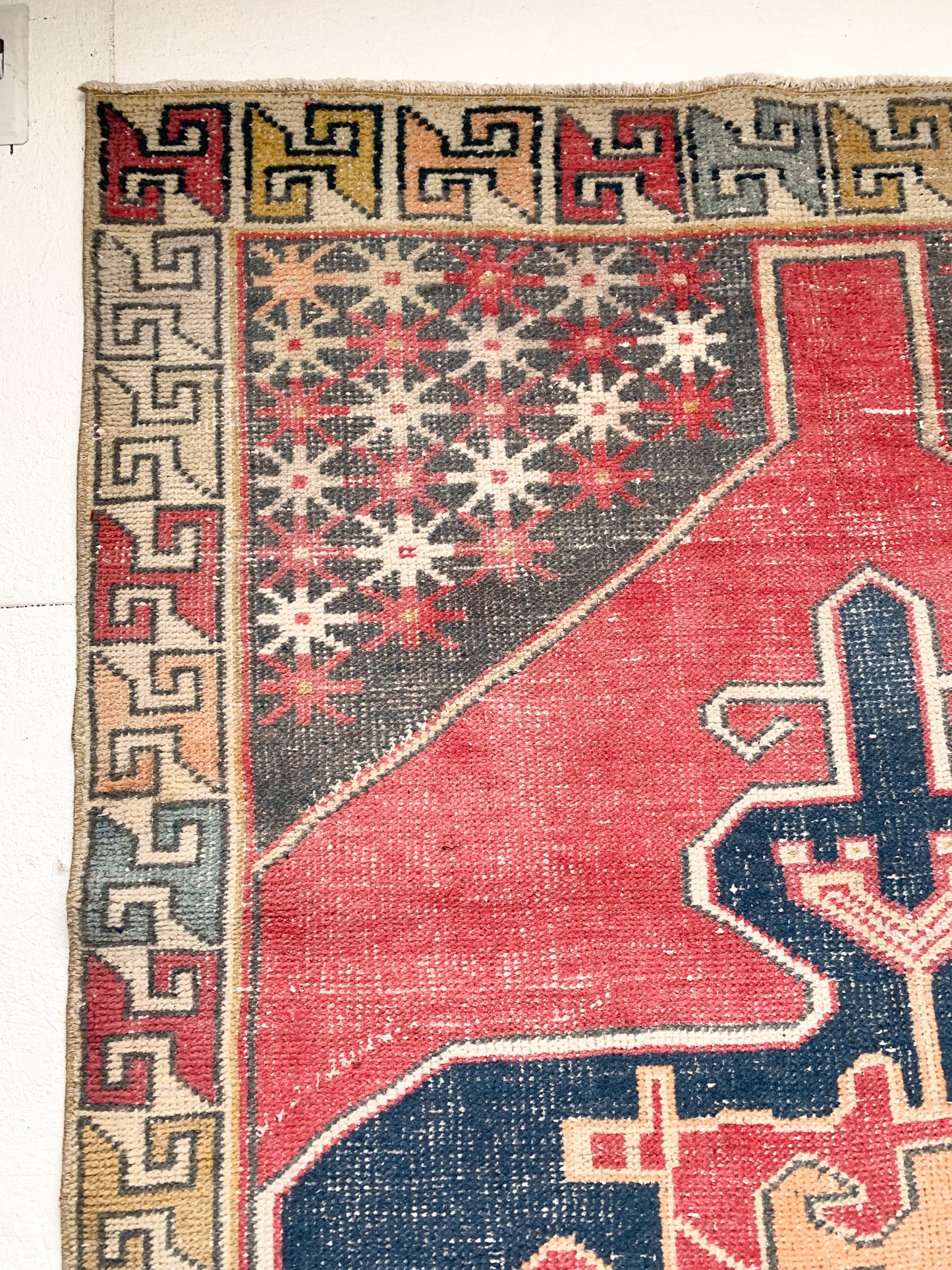 No. A1076 - 4.1' x 8.4' Vintage Turkish Area Rug