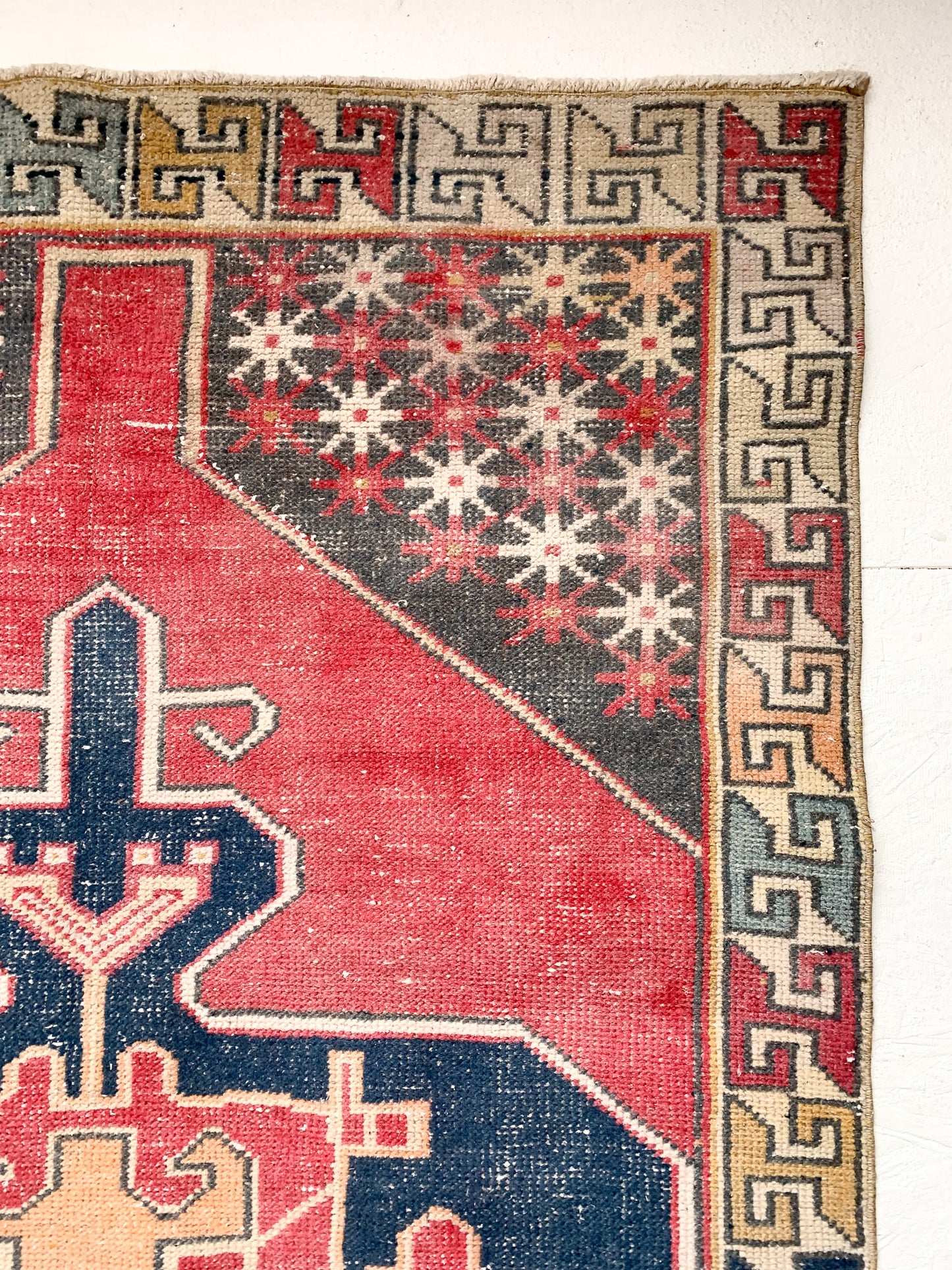 No. A1076 - 4.1' x 8.4' Vintage Turkish Area Rug