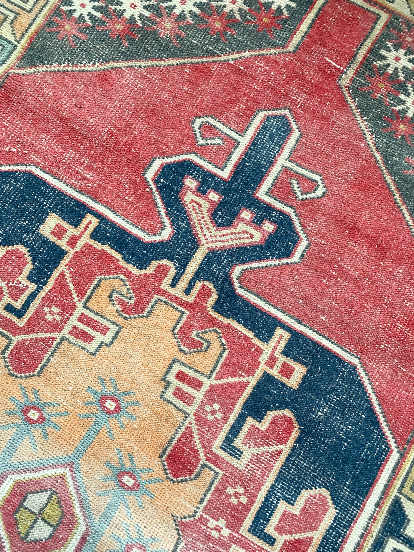 No. A1076 - 4.1' x 8.4' Vintage Turkish Area Rug