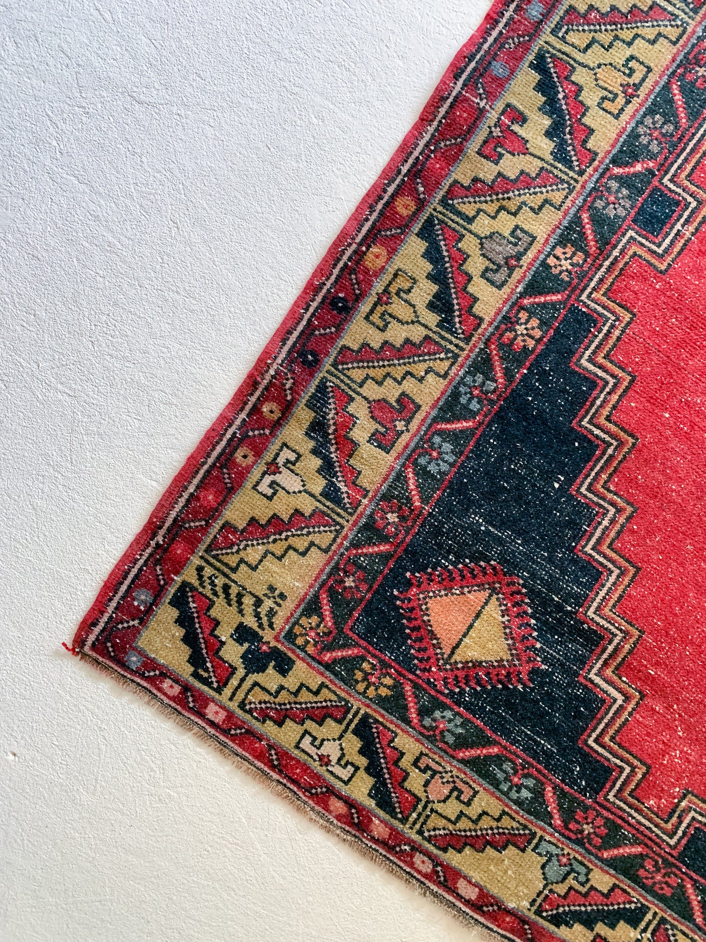 No. A1060 - 3.8' x 7.1' Vintage Turkish Area Rug