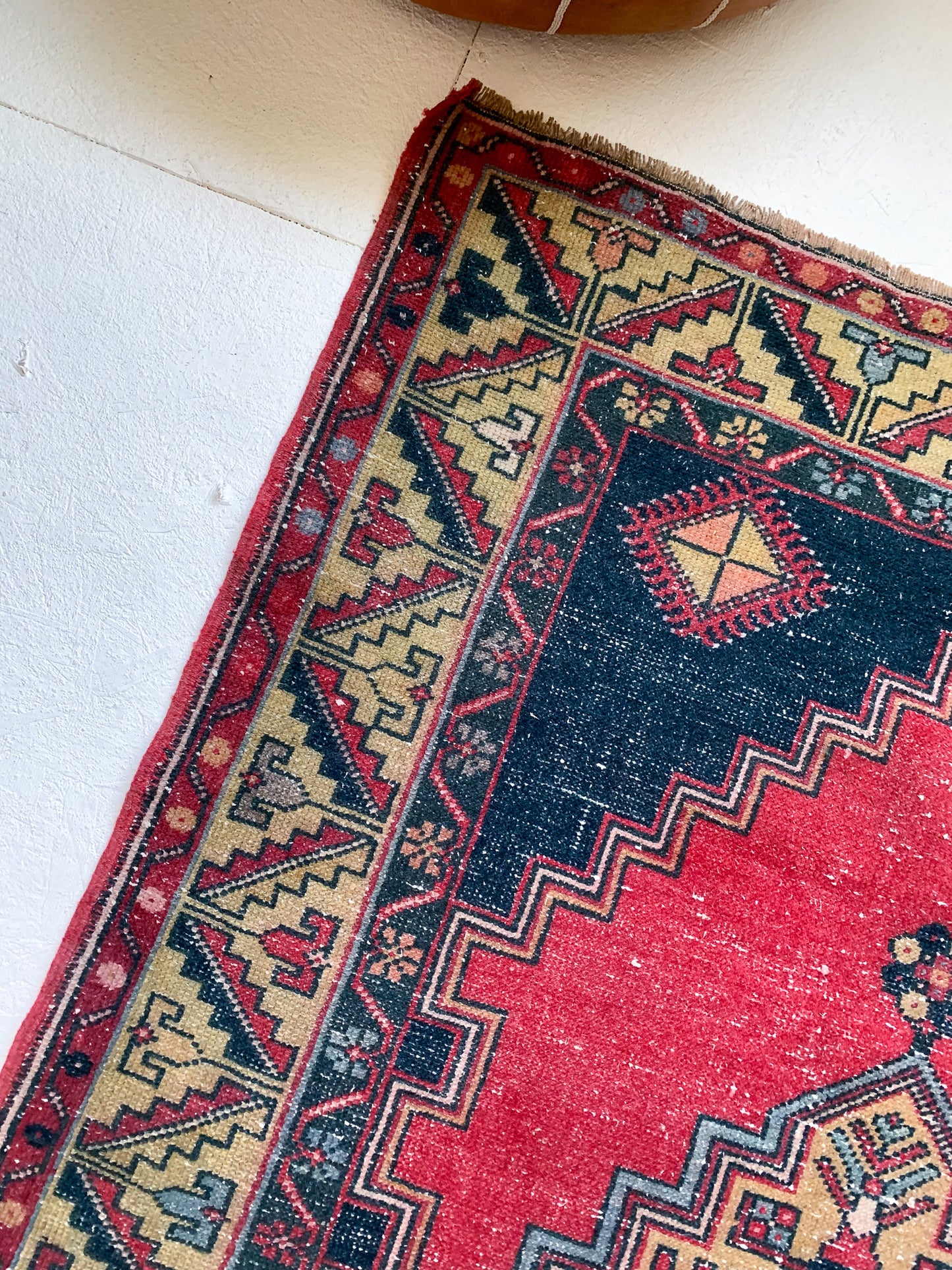 No. A1060 - 3.8' x 7.1' Vintage Turkish Area Rug