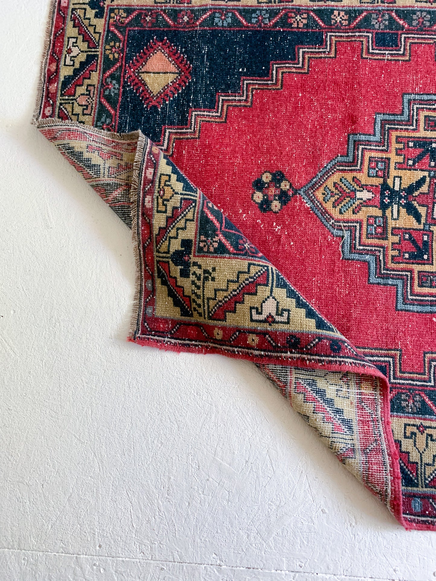 No. A1060 - 3.8' x 7.1' Vintage Turkish Area Rug