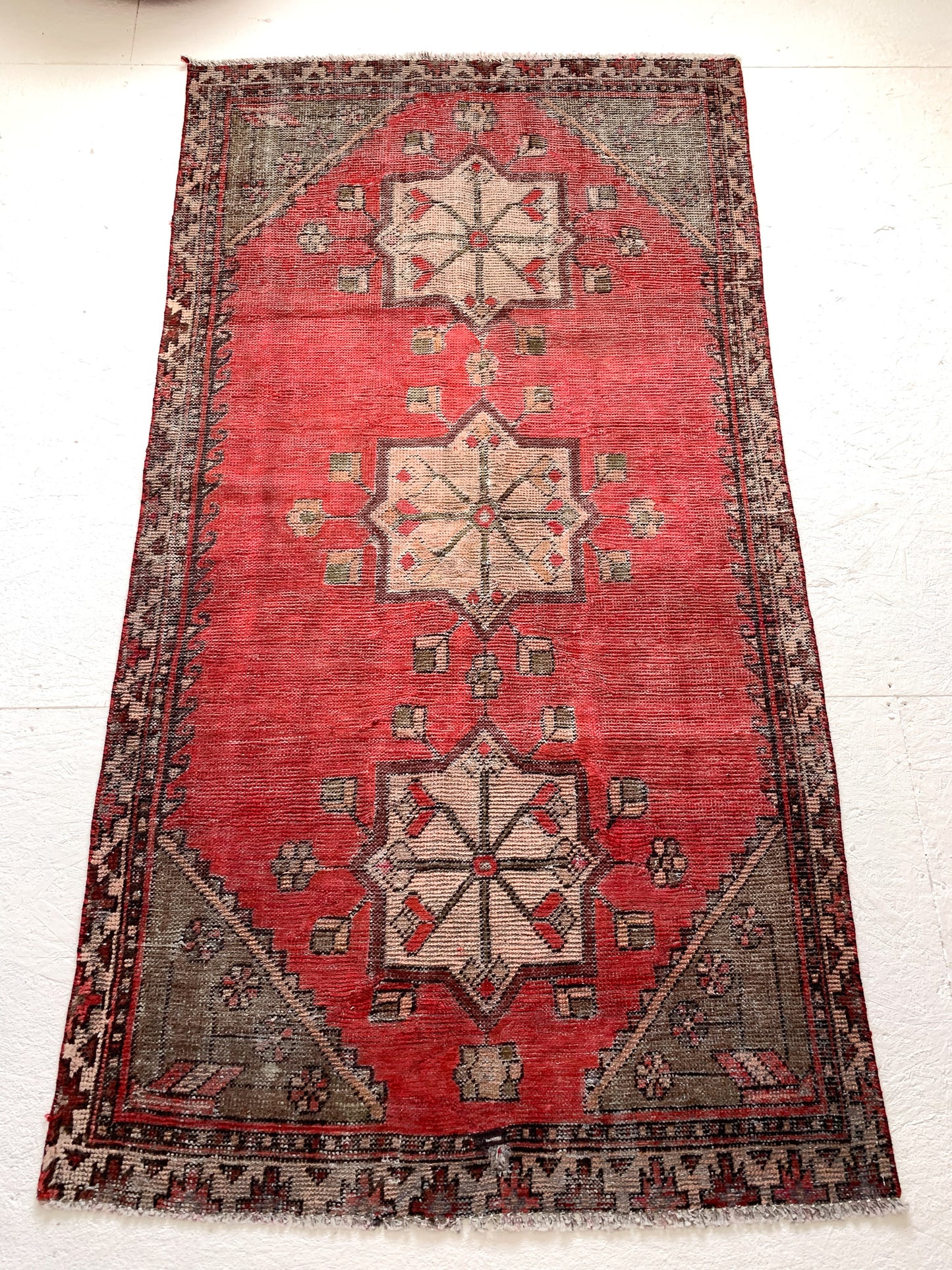 No. A1071 - 3.3' x 6.2' Vintage Turkish Area Rug