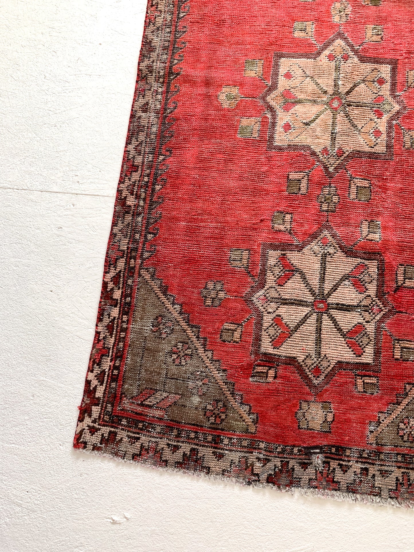 No. A1071 - 3.3' x 6.2' Vintage Turkish Area Rug