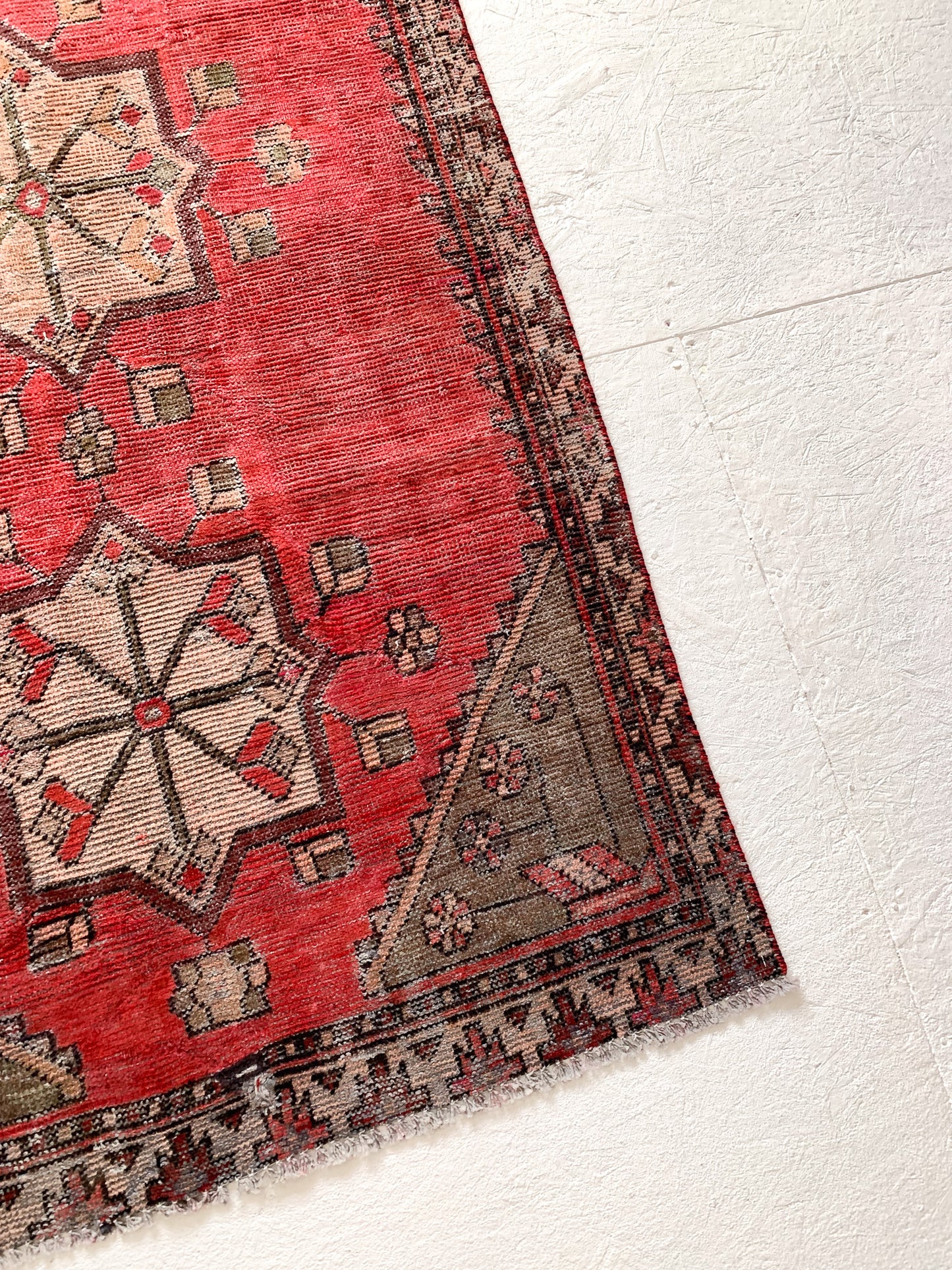 No. A1071 - 3.3' x 6.2' Vintage Turkish Area Rug