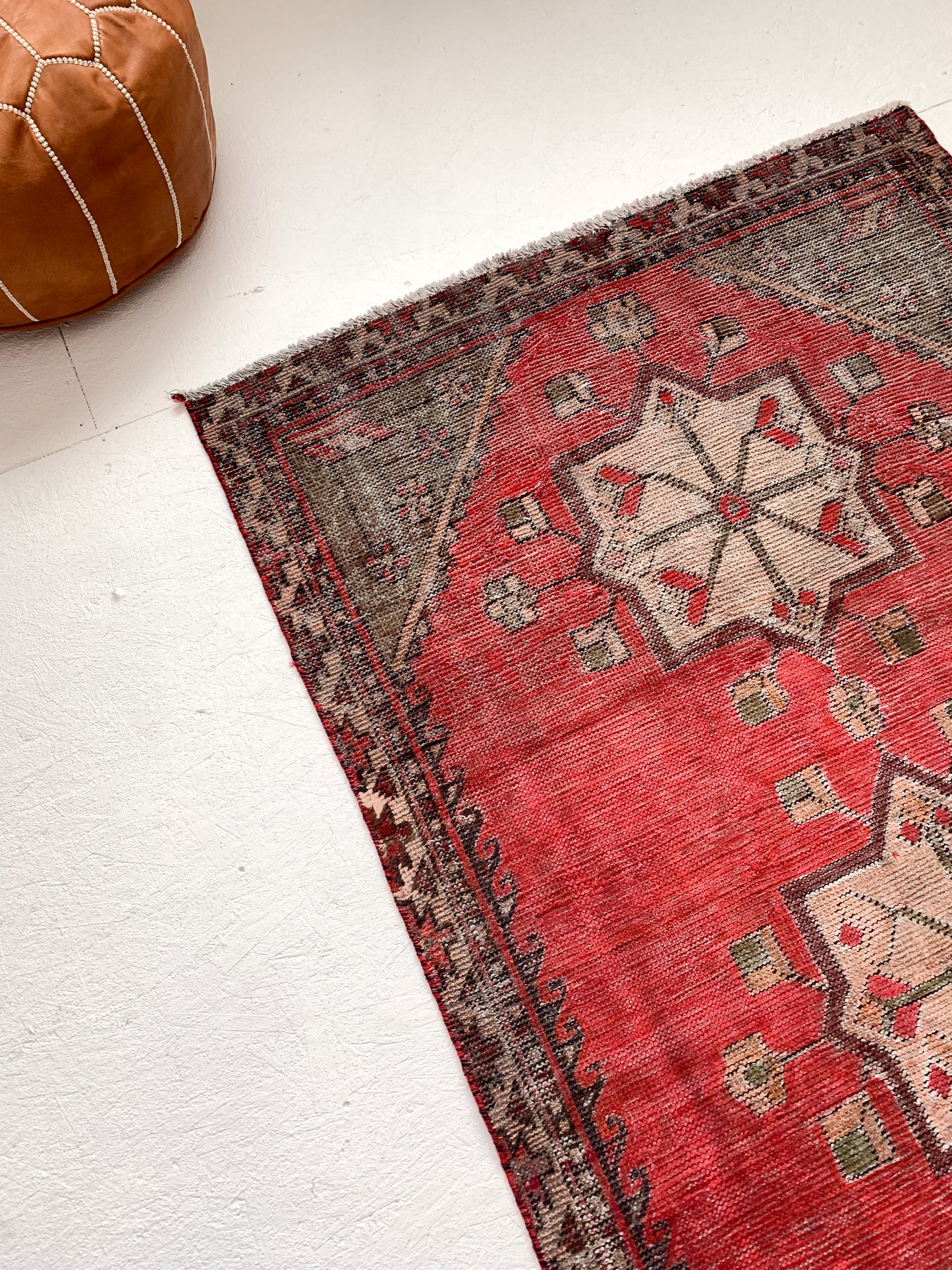 No. A1071 - 3.3' x 6.2' Vintage Turkish Area Rug