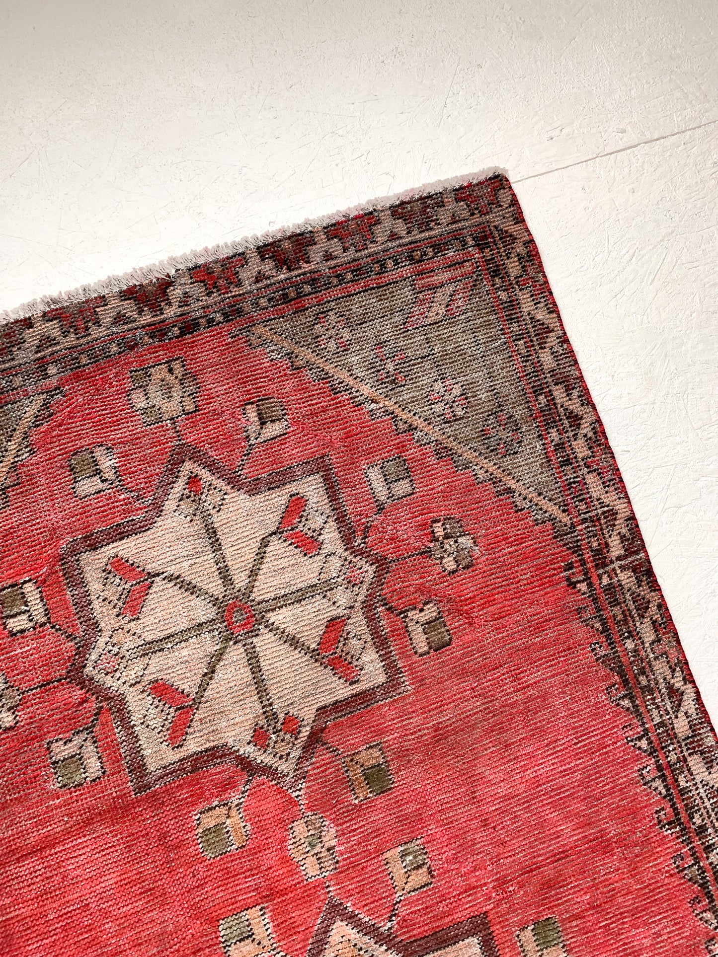 No. A1071 - 3.3' x 6.2' Vintage Turkish Area Rug