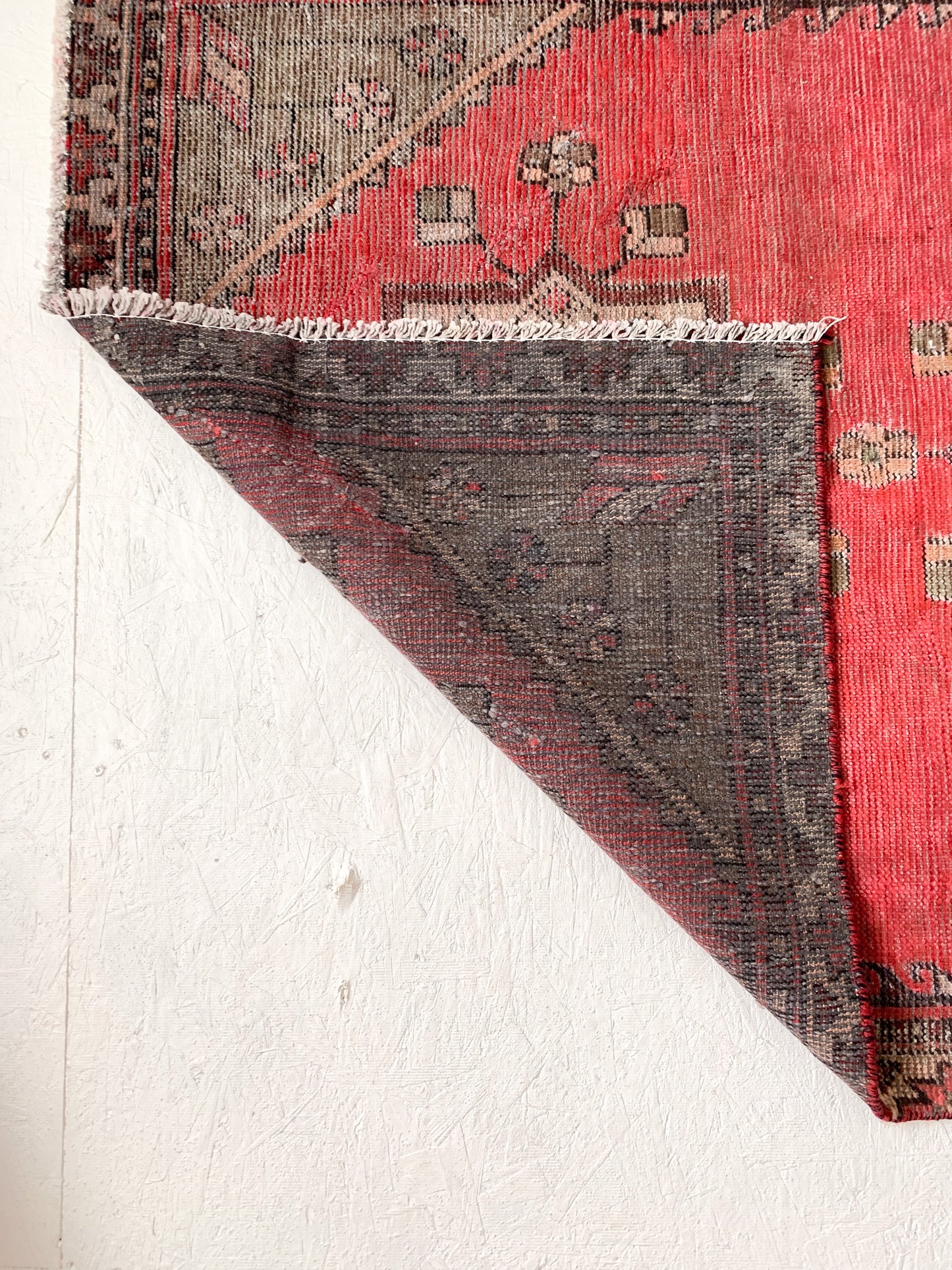 No. A1071 - 3.3' x 6.2' Vintage Turkish Area Rug