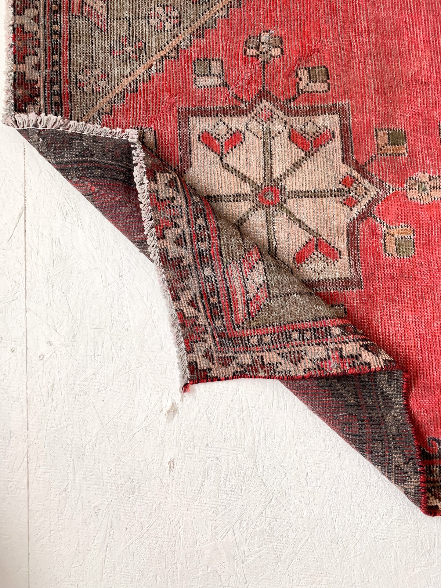 No. A1071 - 3.3' x 6.2' Vintage Turkish Area Rug