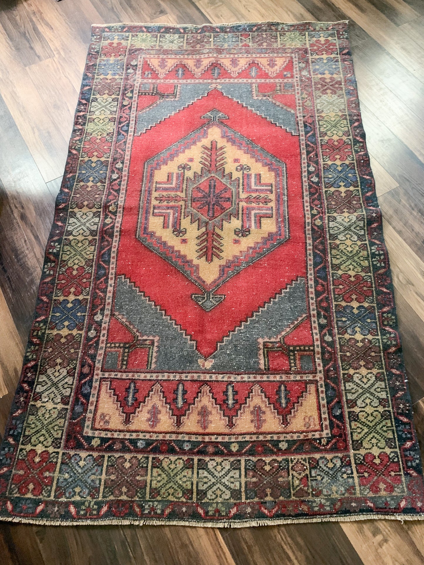 Vintage Turkish Area Rug No. A1182 - 3.8' x 6.4'