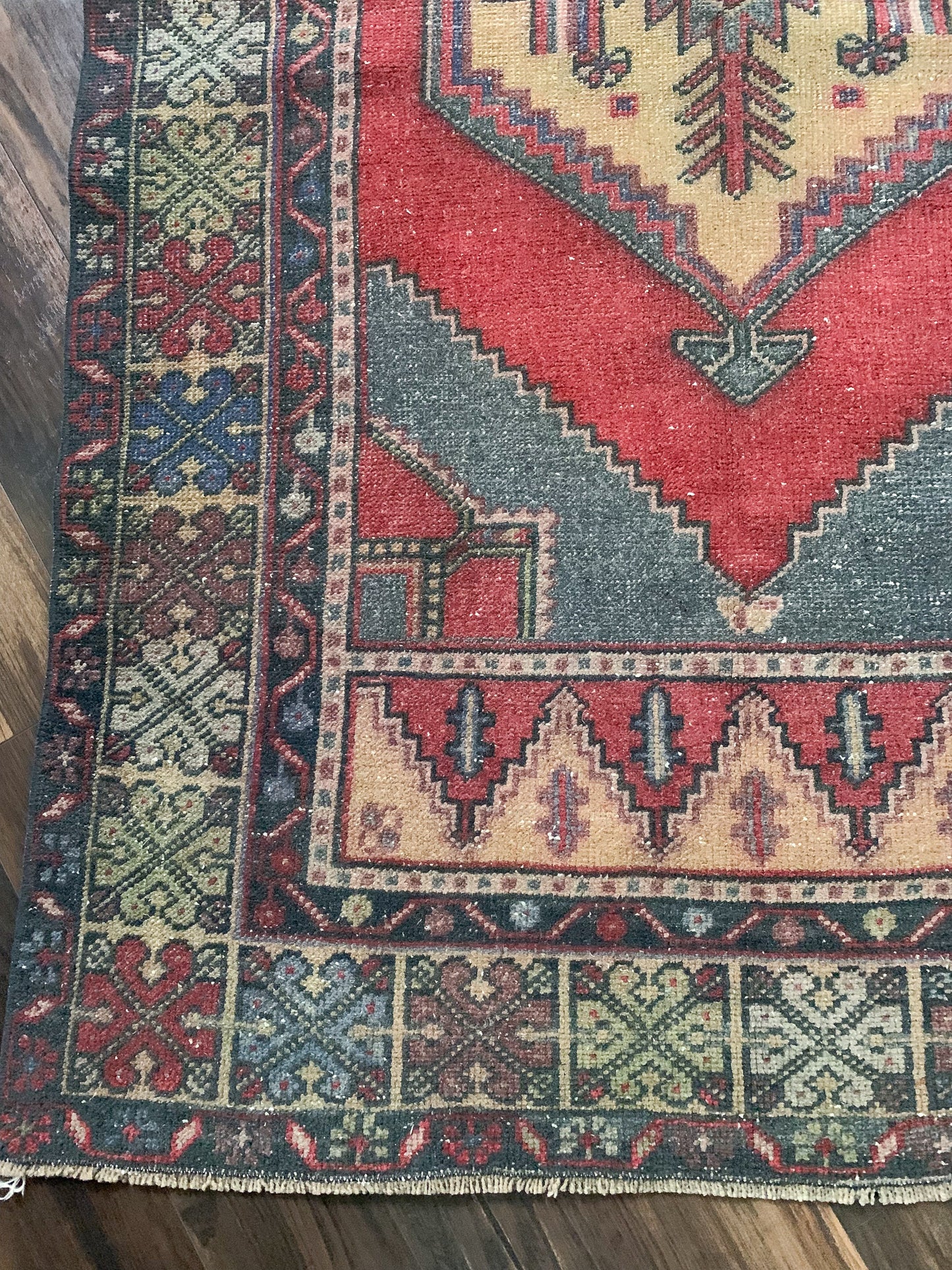 Vintage Turkish Area Rug No. A1182 - 3.8' x 6.4'