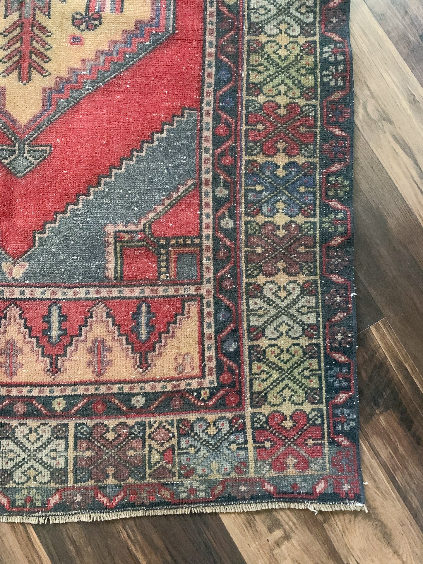 Vintage Turkish Area Rug No. A1182 - 3.8' x 6.4'