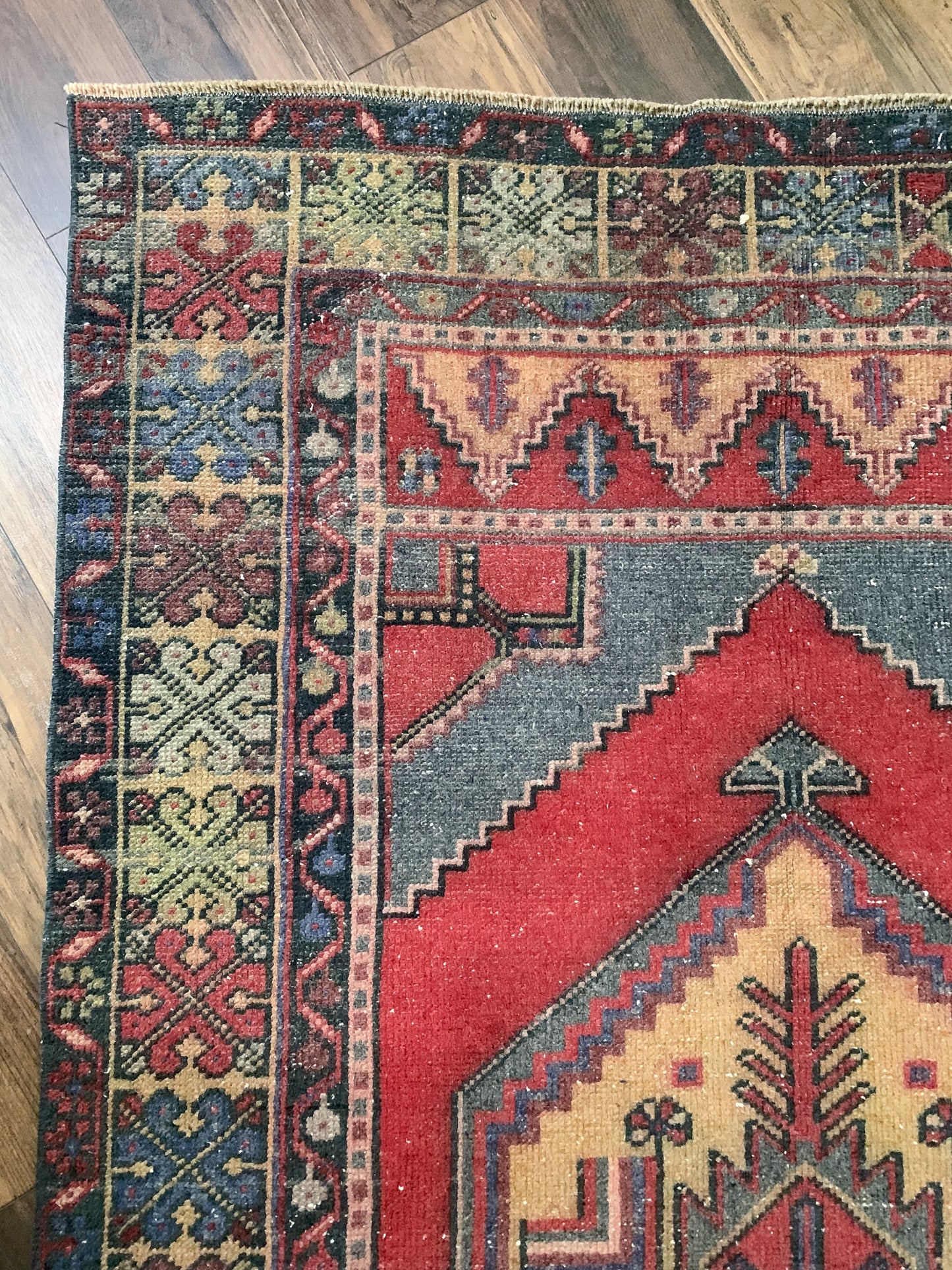 Vintage Turkish Area Rug No. A1182 - 3.8' x 6.4'