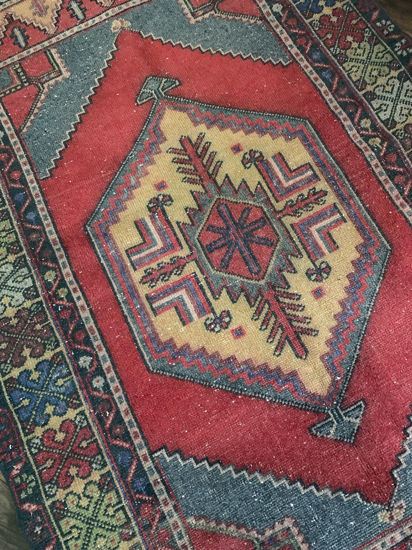 Vintage Turkish Area Rug No. A1182 - 3.8' x 6.4'