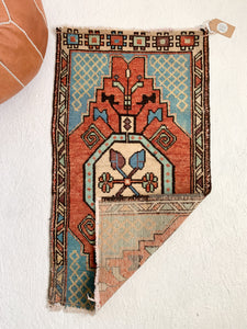 No. 504 - 1.7' x 3.1' Vintage Turkish Mini Rug