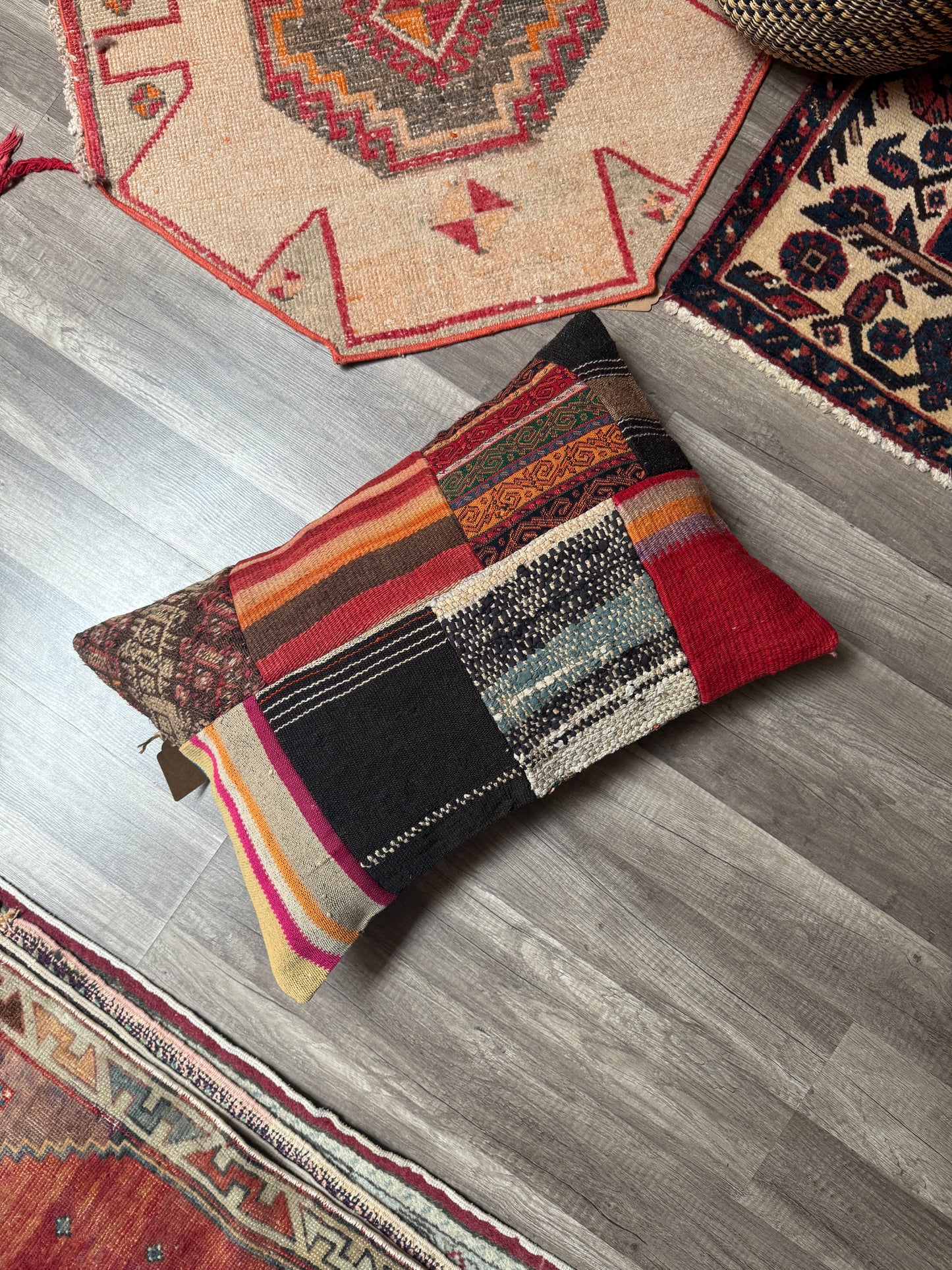 No. P391 - 16" X 24" Turkish Rug Pillow Cover