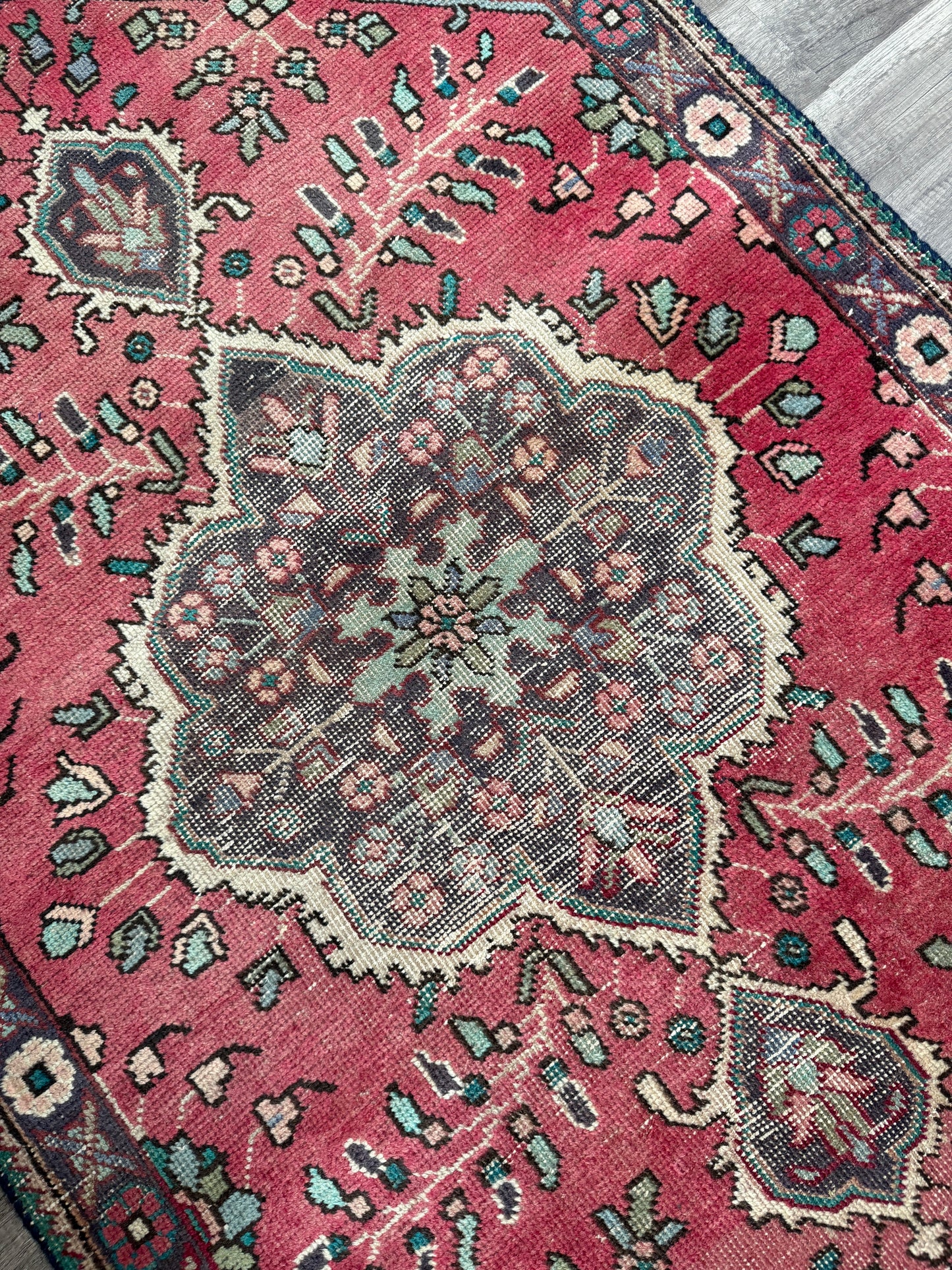 Vintage Persian Style Rug No. A1206 - 3.3’x5.2'