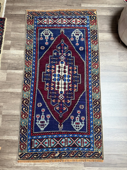 Vintage Turkish Rug No. A1218 - 2.5’x4.8’