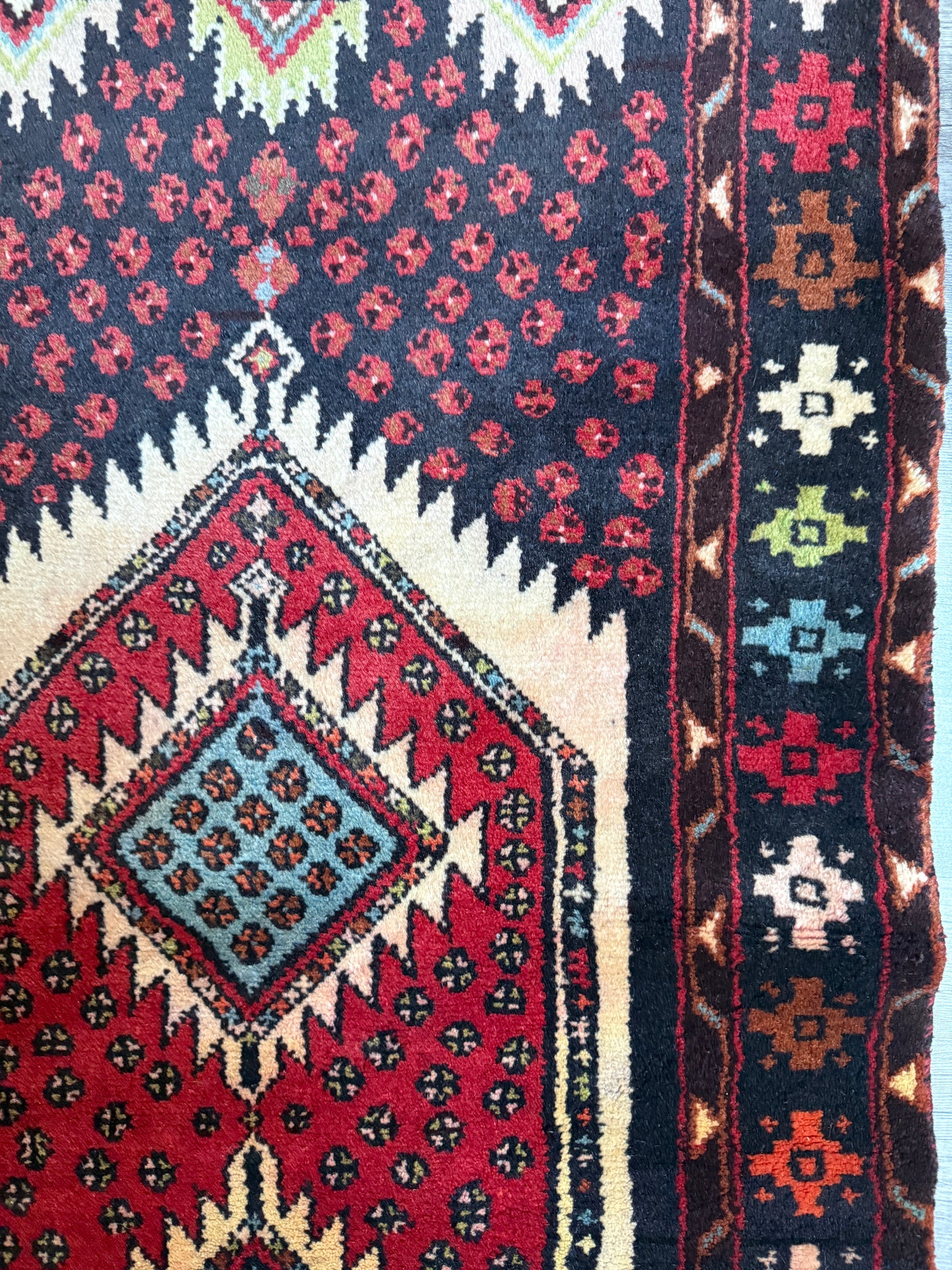 Vintage Persian Rug No. A1221 - 2.5’x5.1’