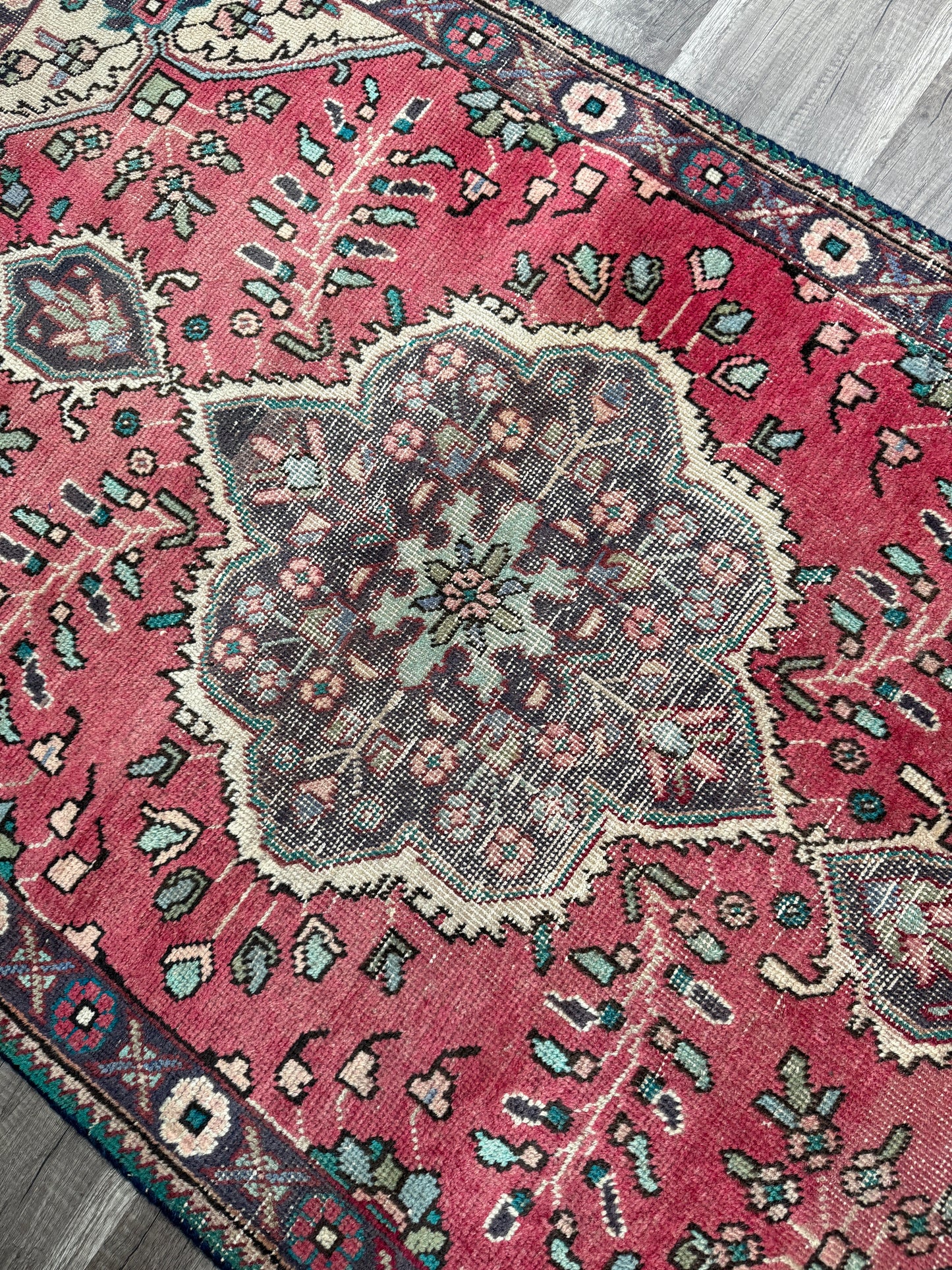 Vintage Persian Style Rug No. A1206 - 3.3’x5.2'