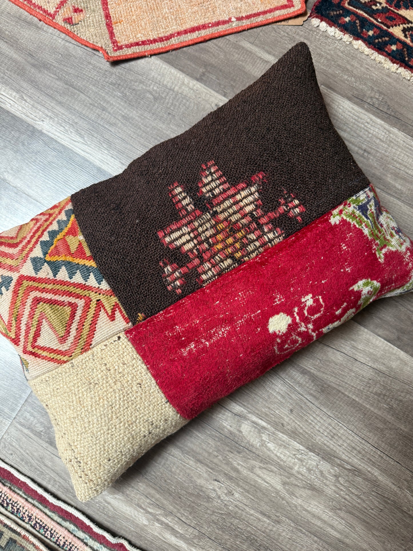 No. P392 - 16" X 24" Turkish Rug Pillow Cover