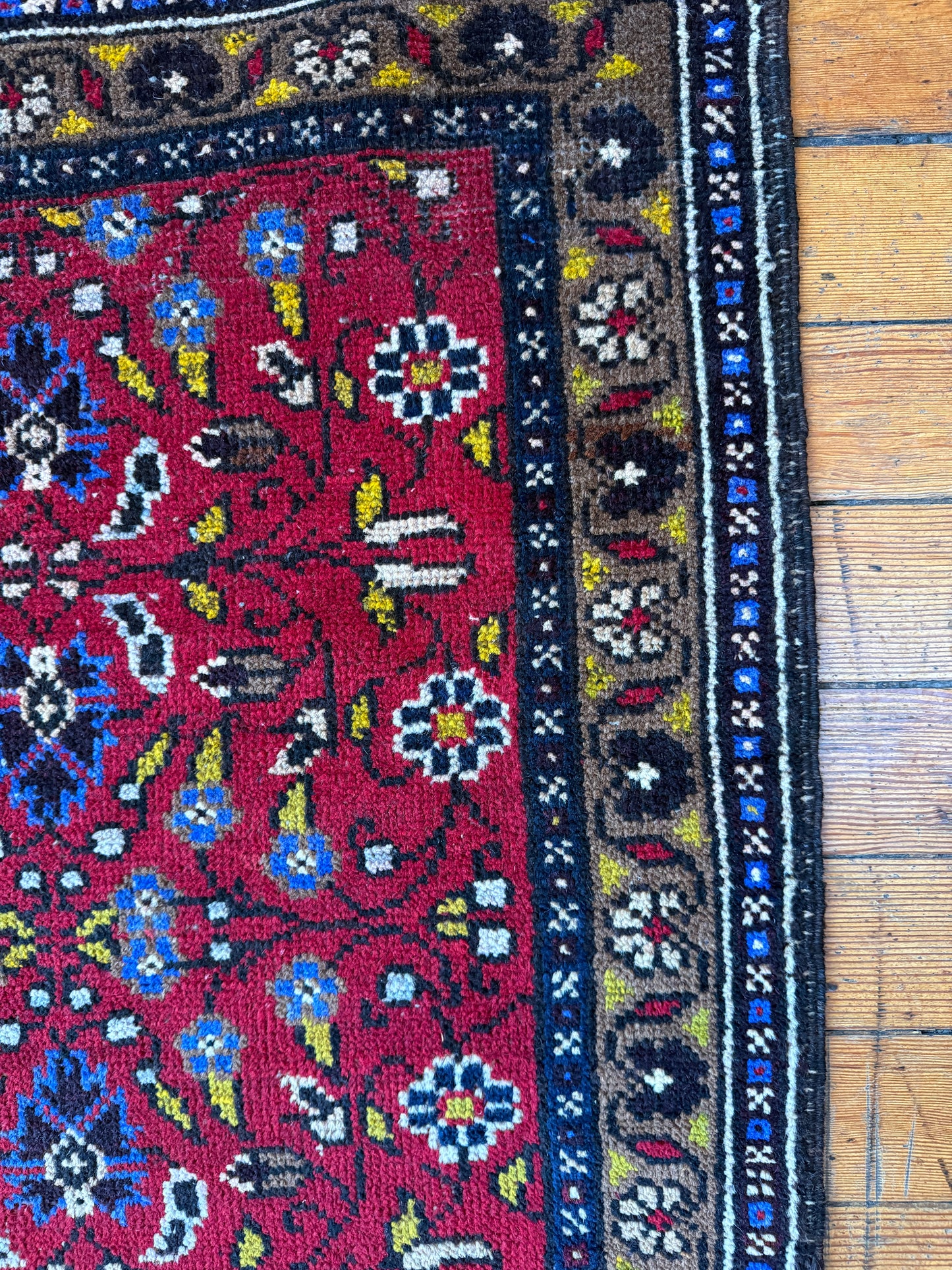 Vintage Persian Rug No. A1199 - 2.5'x4.4'